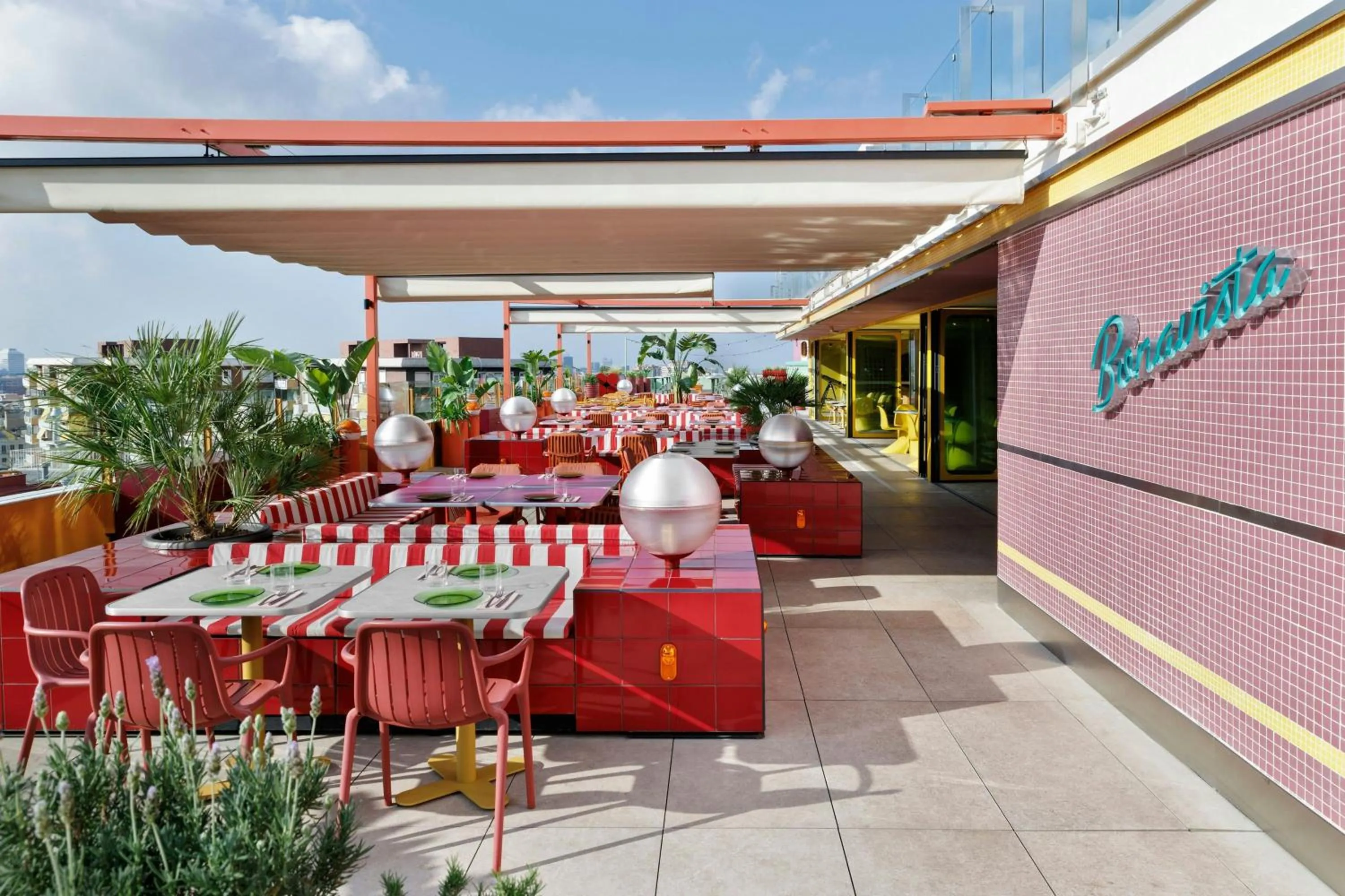 Lounge or bar in Moxy Barcelona