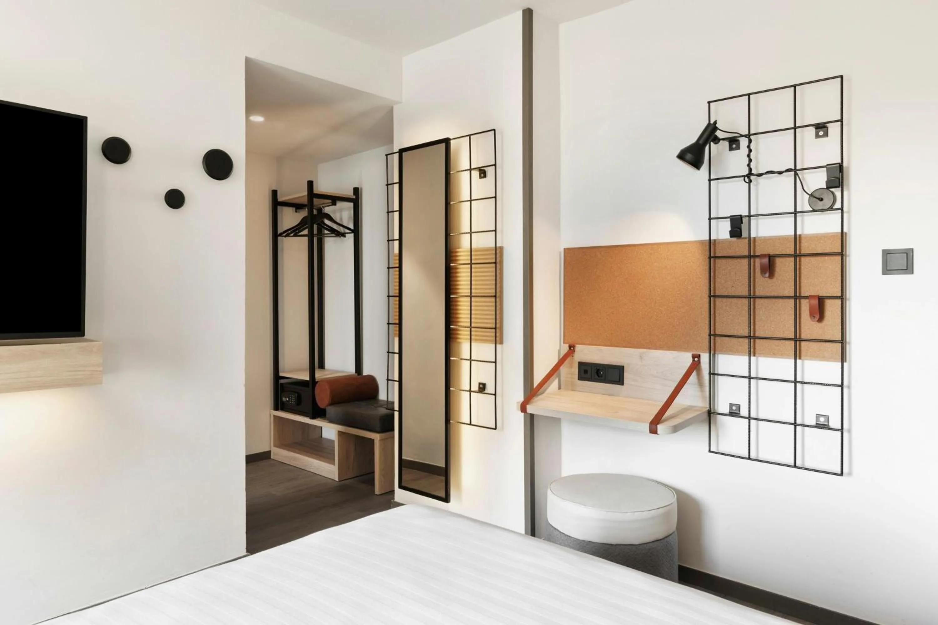 Photo of the whole room, Bed in Moxy Barcelona