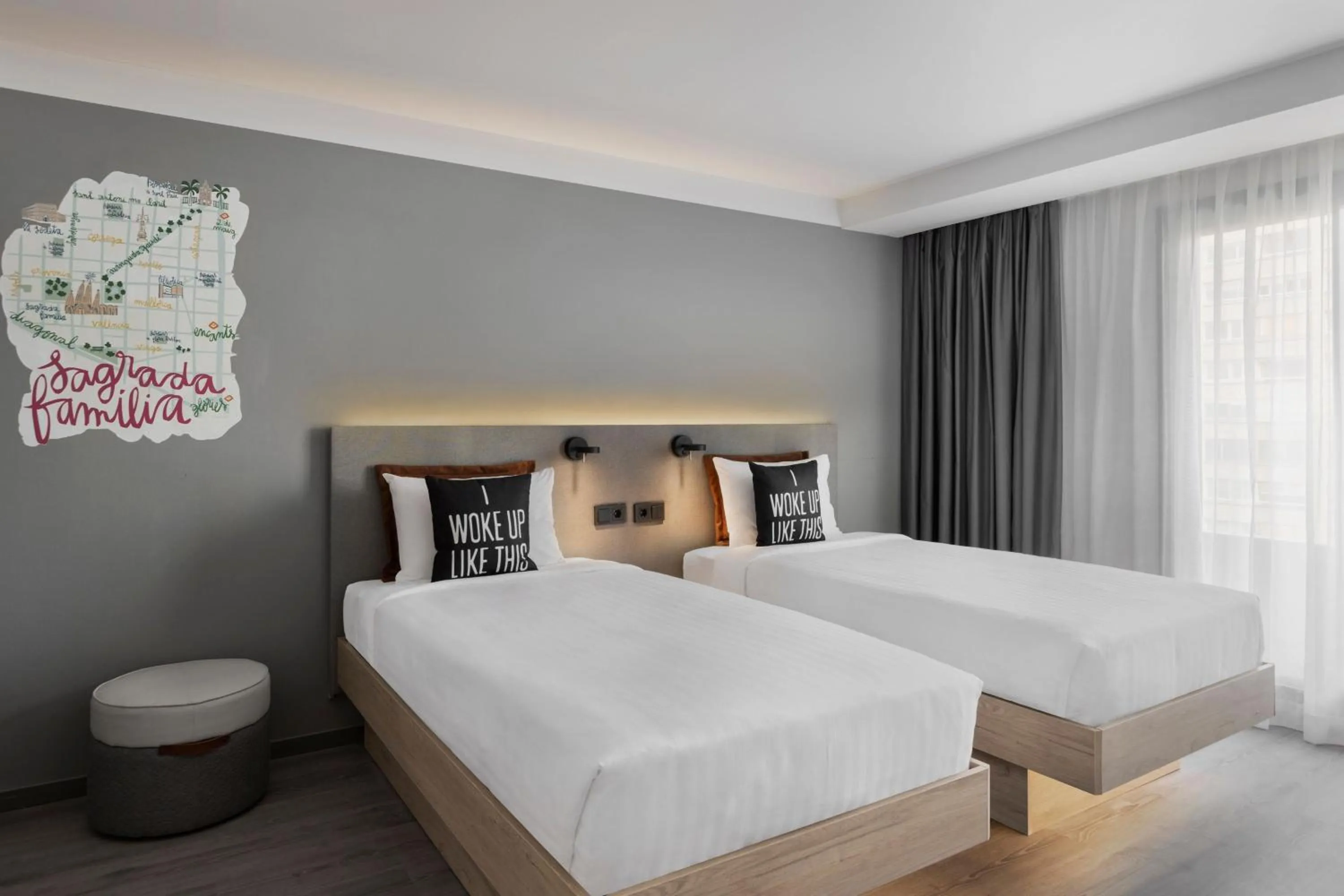 Photo of the whole room, Bed in Moxy Barcelona