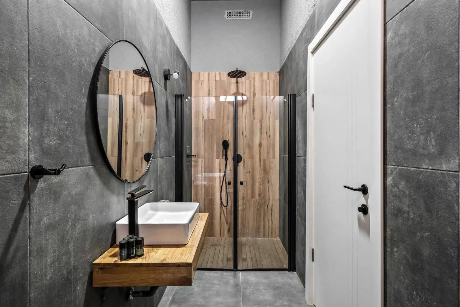Shower in Old City Boutique - By La Finca Hotels