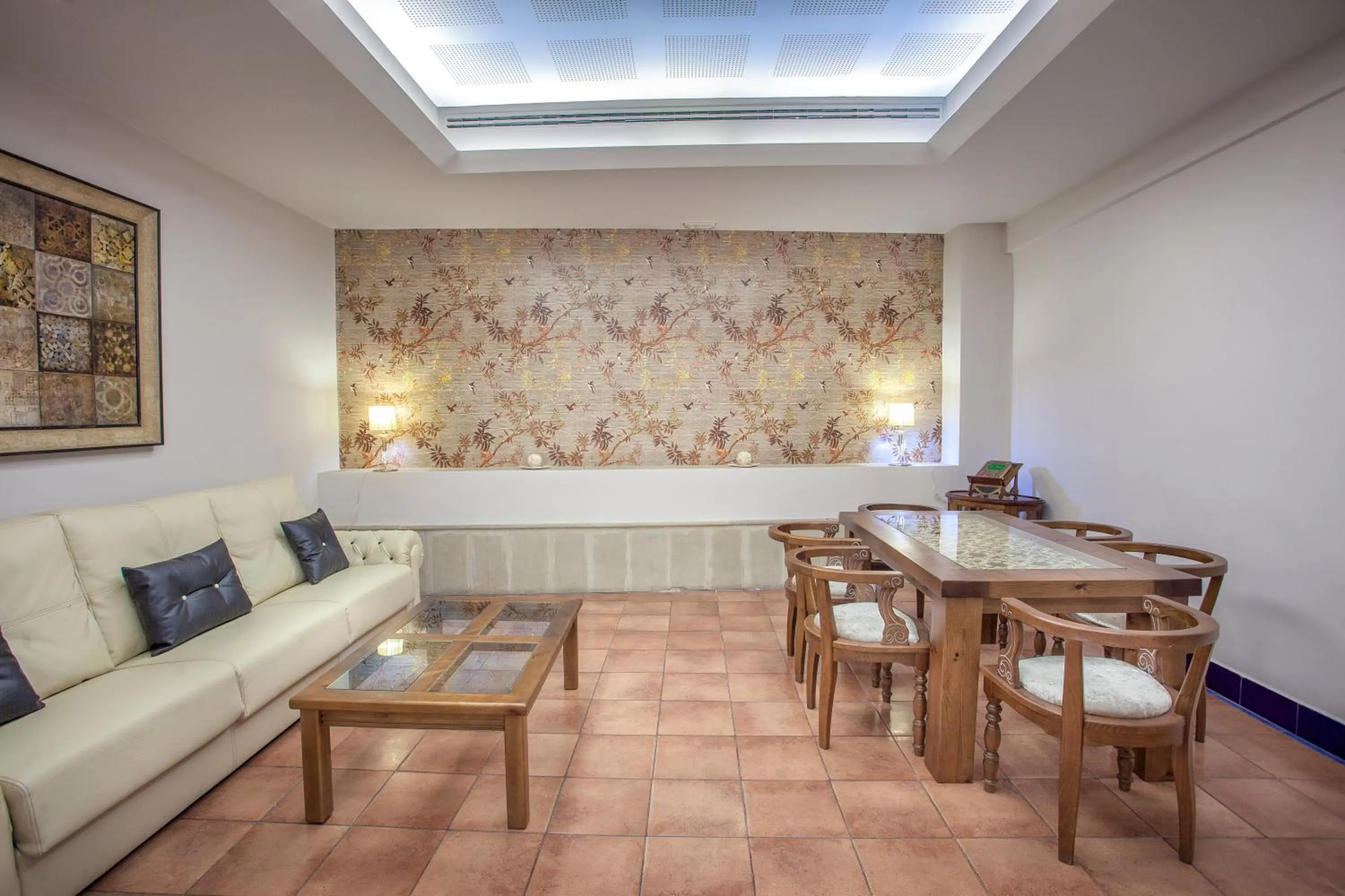 Communal lounge/ TV room in Hotel Rosaleda Don Pedro