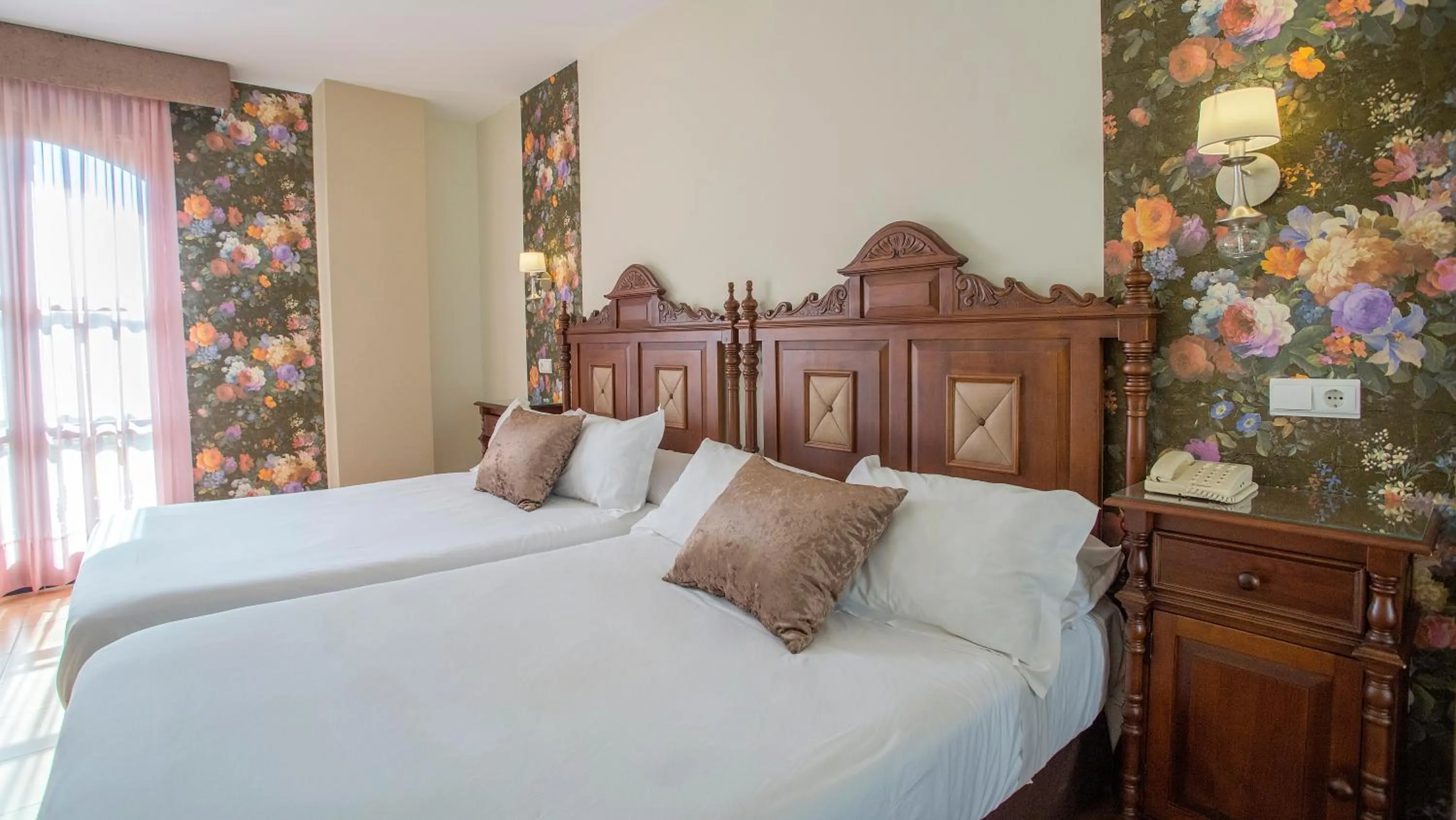 Photo of the whole room, Bed in Hotel Rosaleda Don Pedro