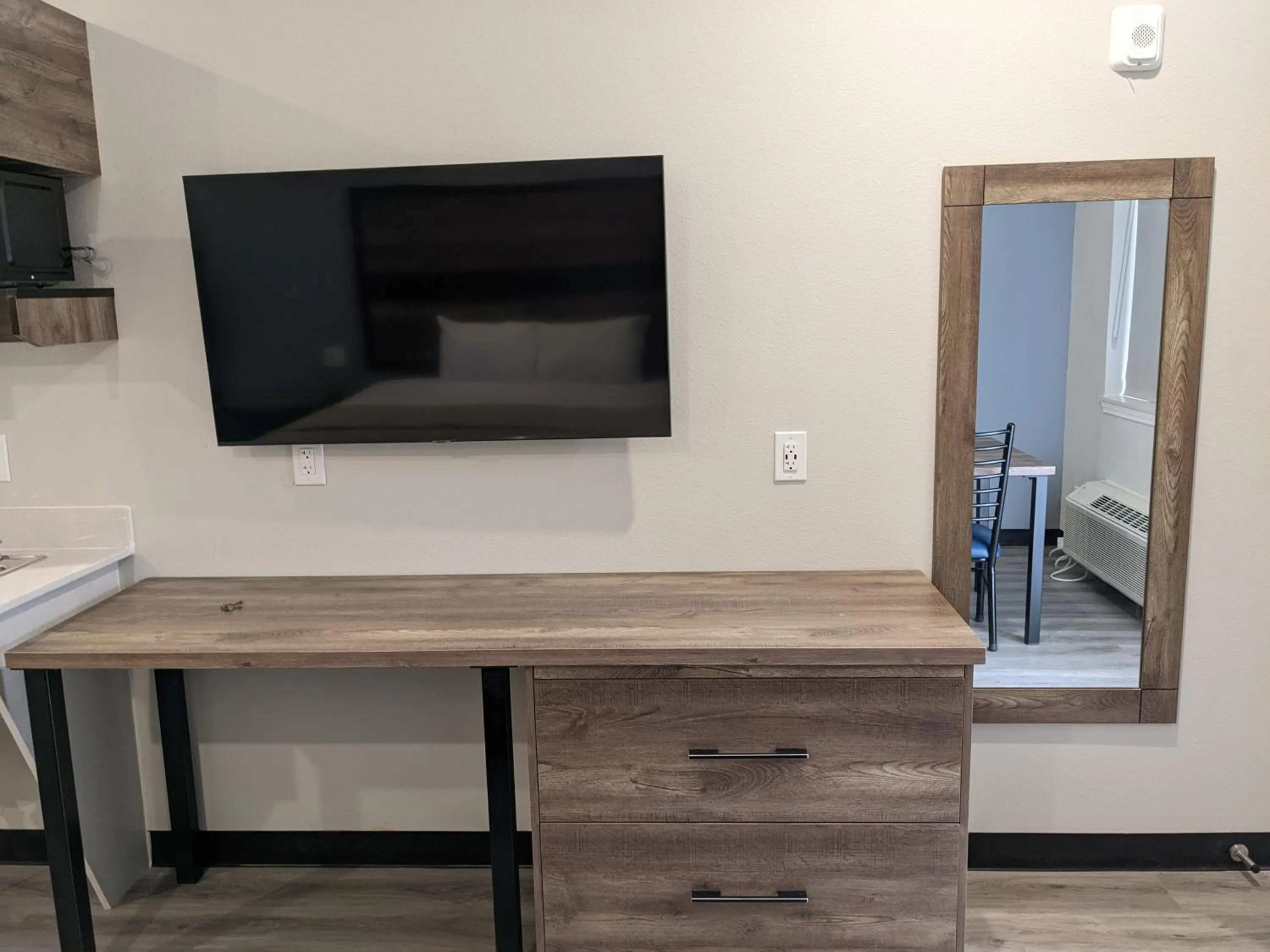 TV and multimedia in Captain Suites