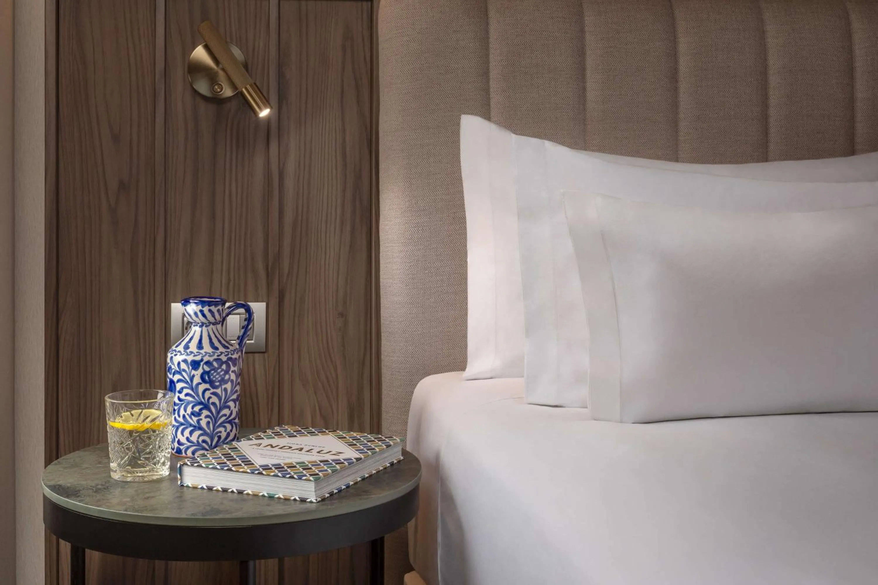 Bedroom, Bed in NH Collection Victoria