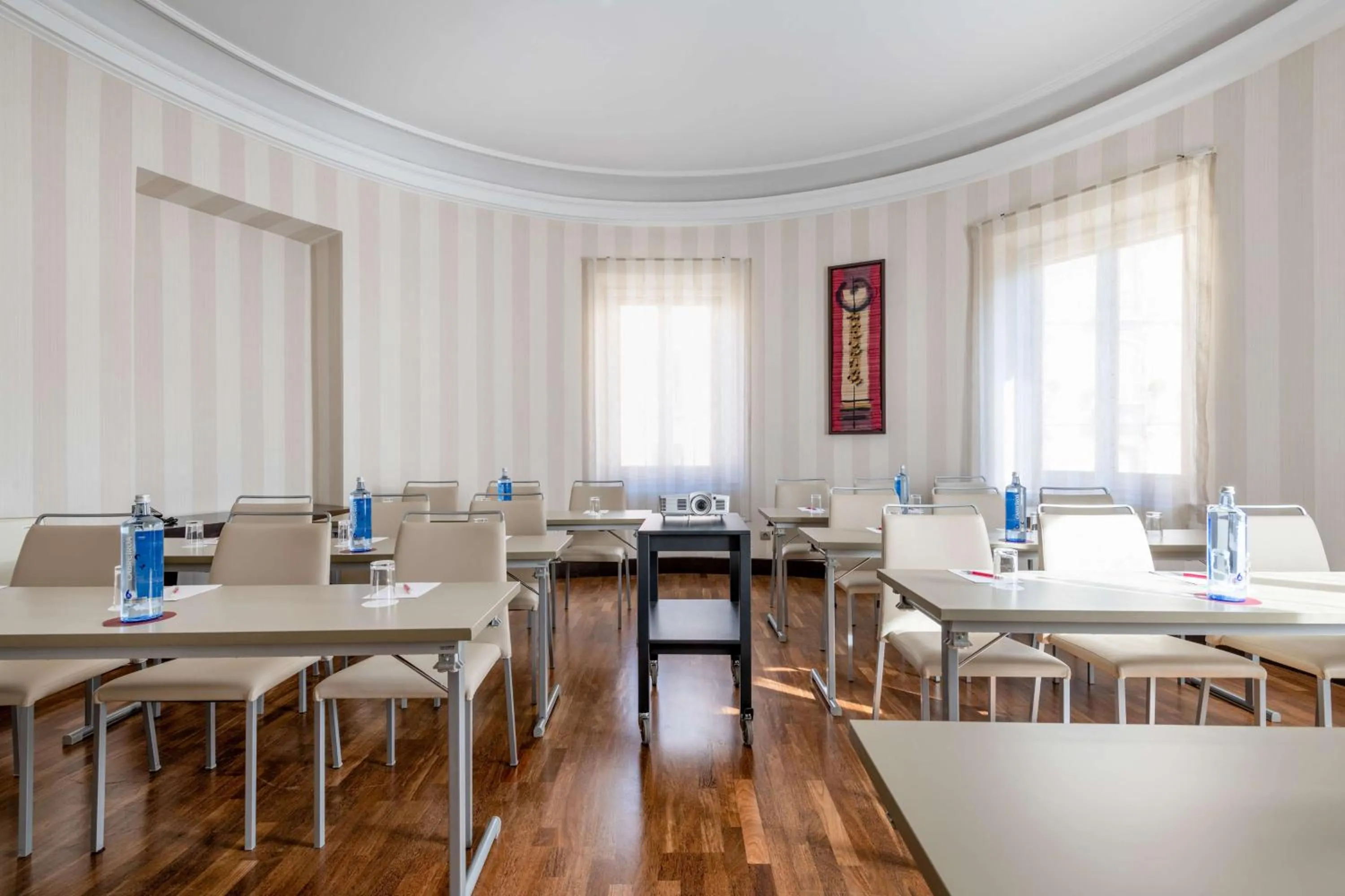 Meeting/conference room in NH Collection Victoria