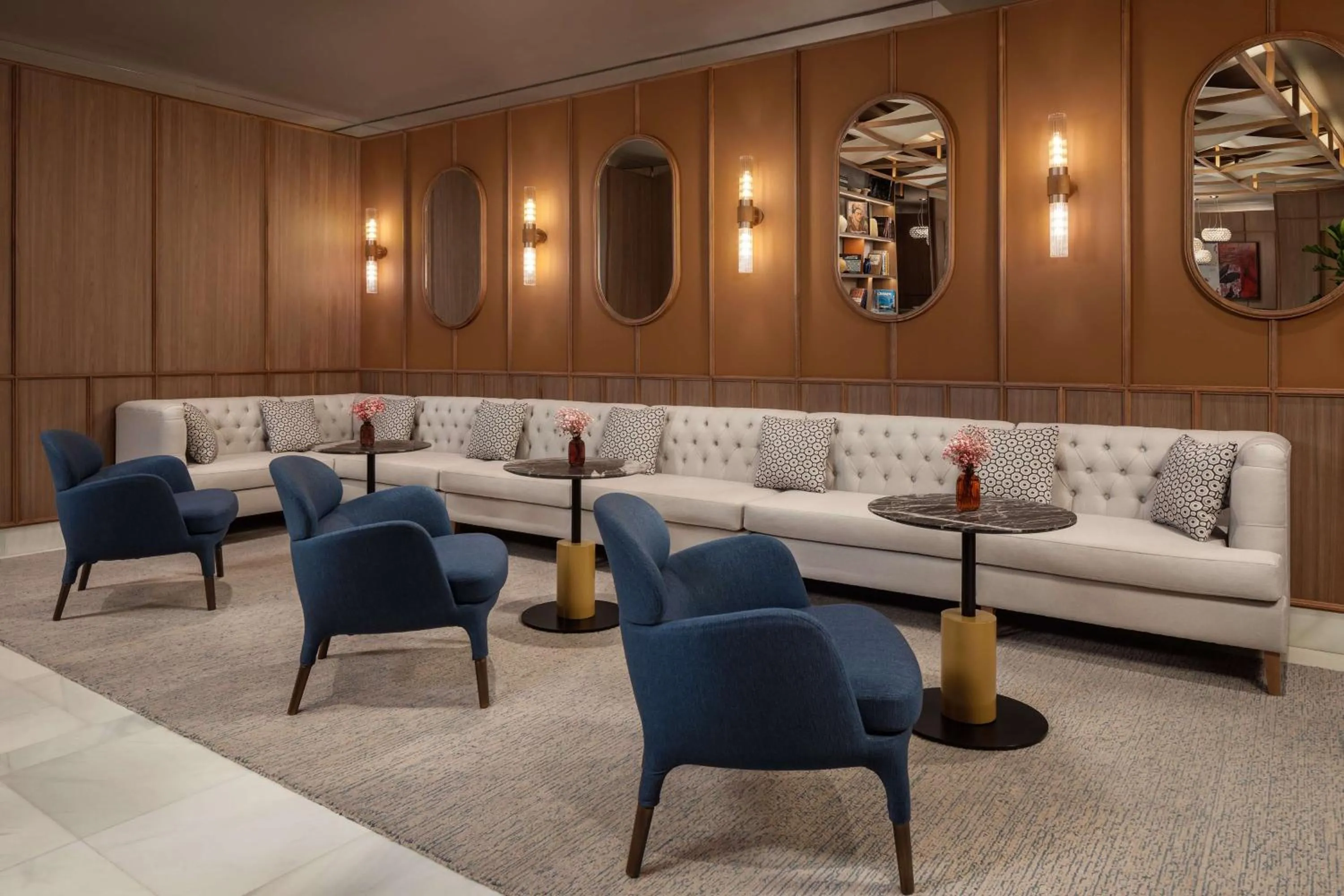 Lobby or reception in NH Collection Victoria