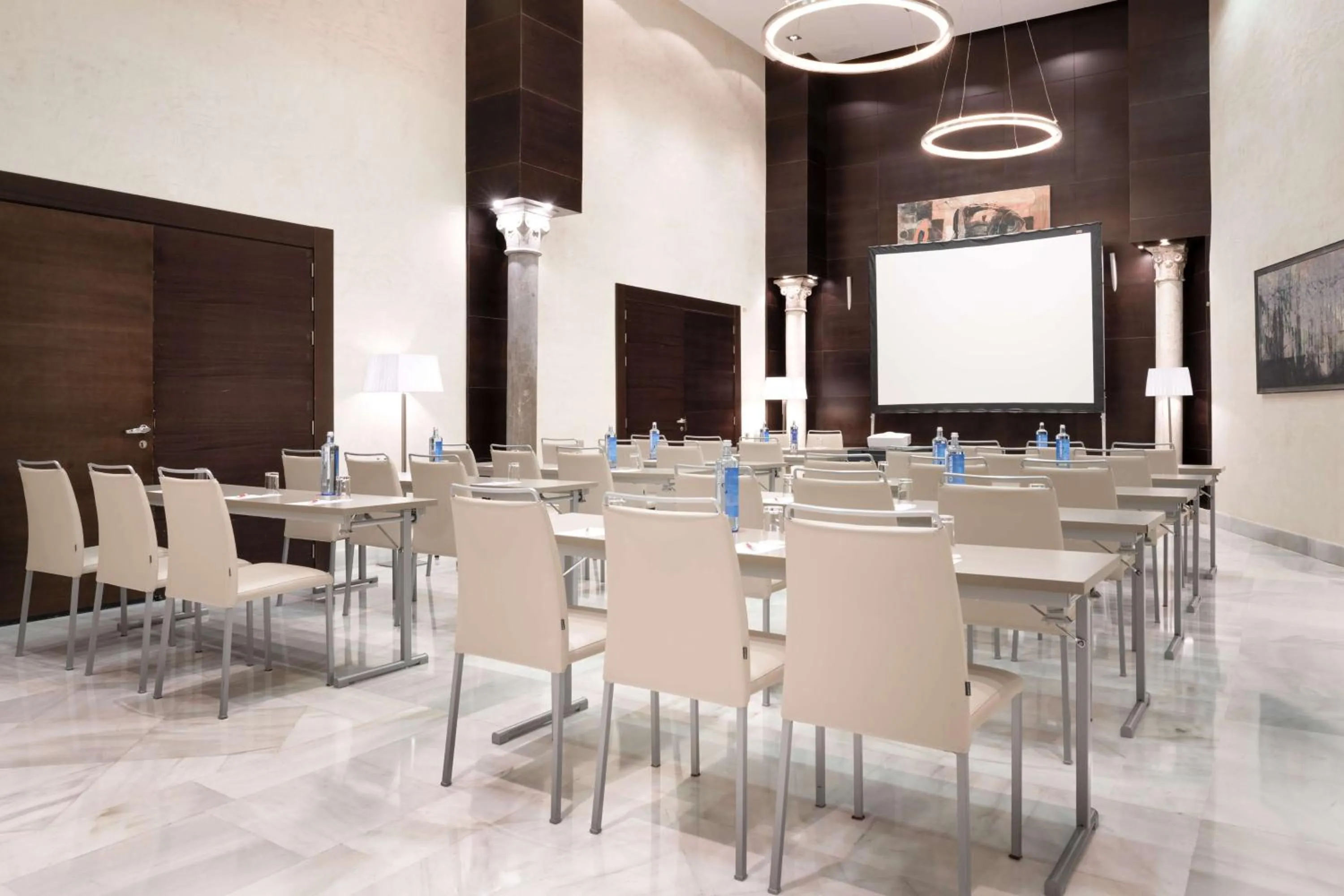 Meeting/conference room in NH Collection Victoria