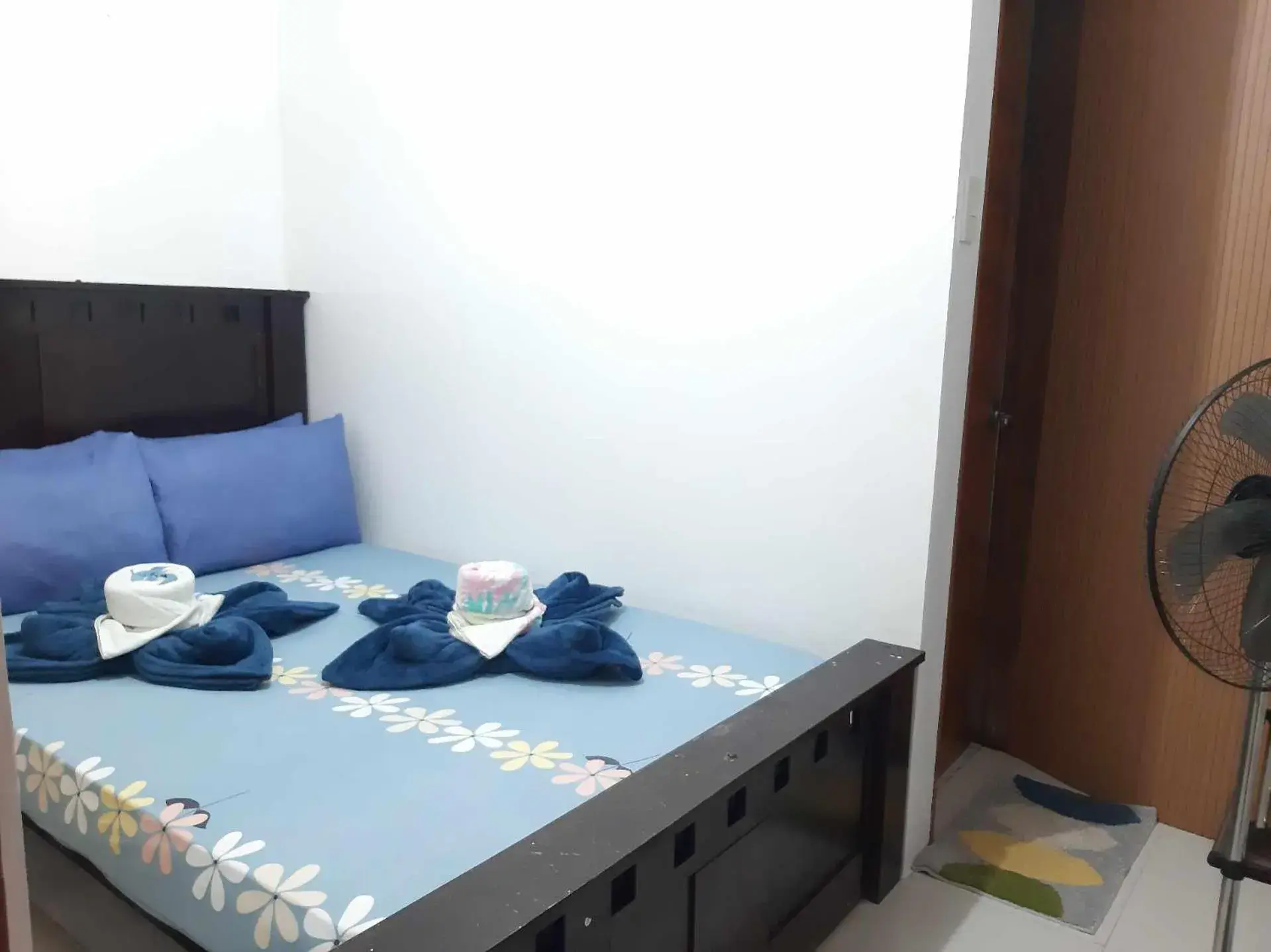 Double or Twin Room with Private Bathroom - single occupancy in Aussie Inn Baguio City Direct Double or Twin Room with Private Bathroom - single occupancy in Aussie Inn Baguio City Direct