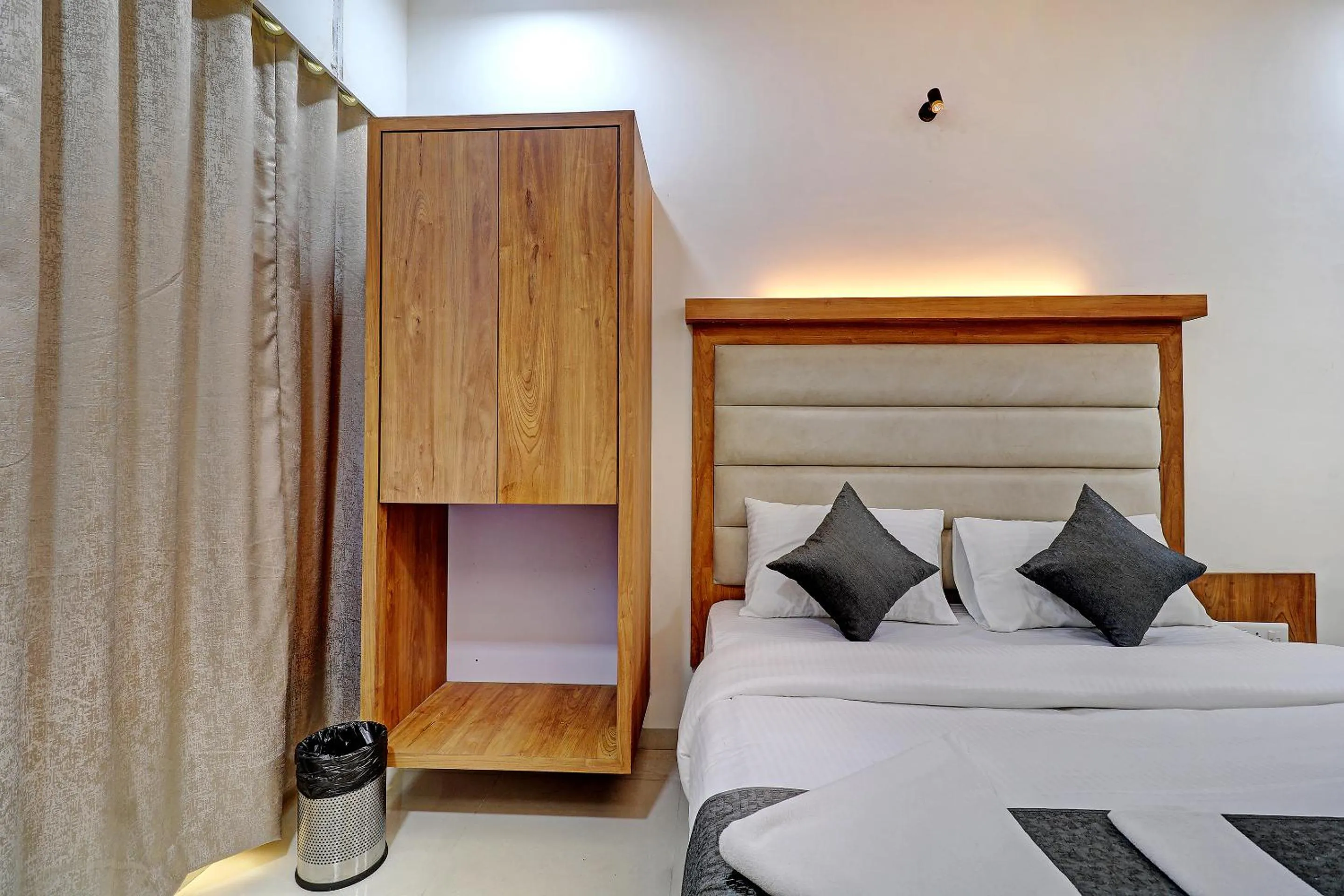 Bed in Sun Inn Residency Rabale