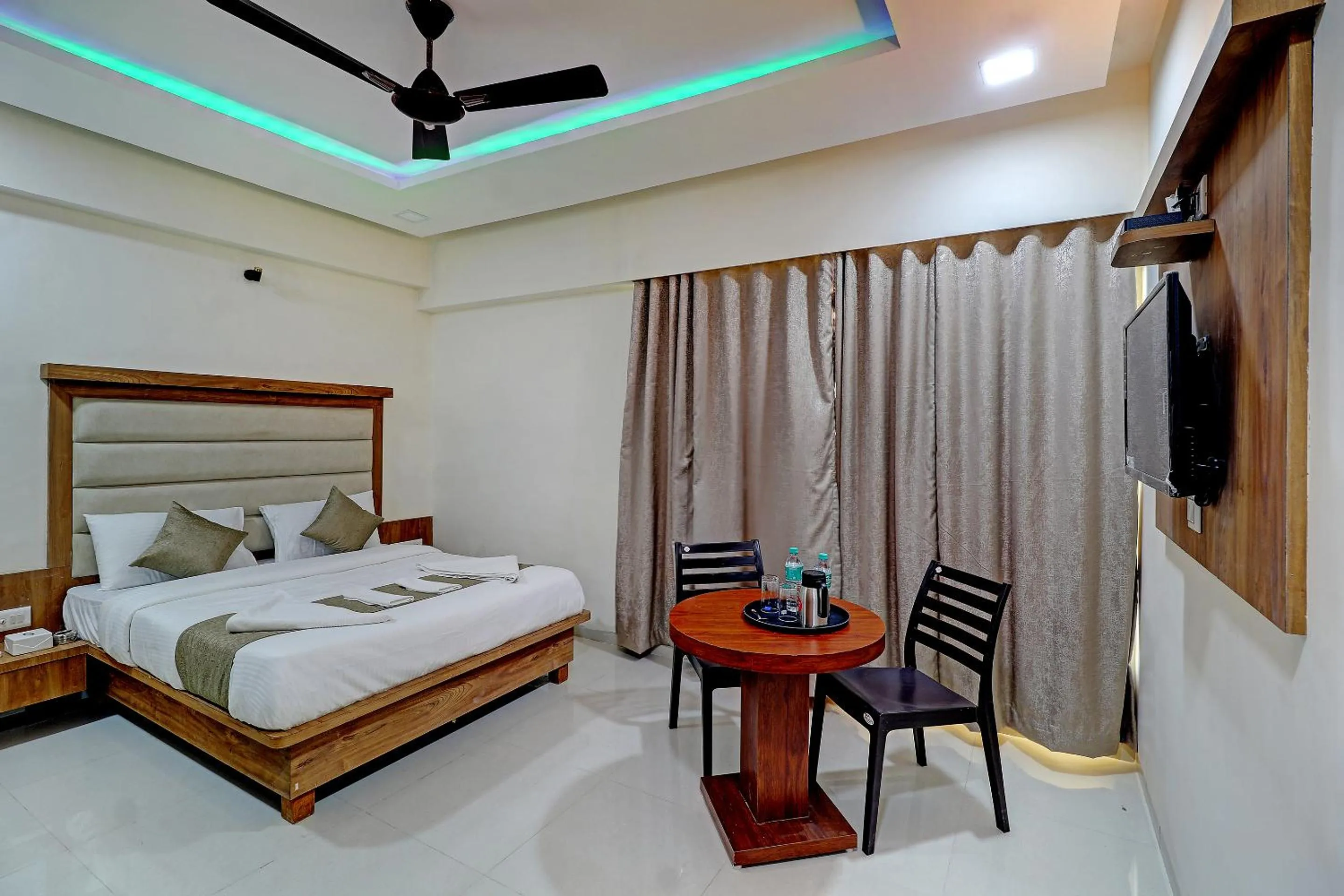 Bed in Sun Inn Residency Rabale