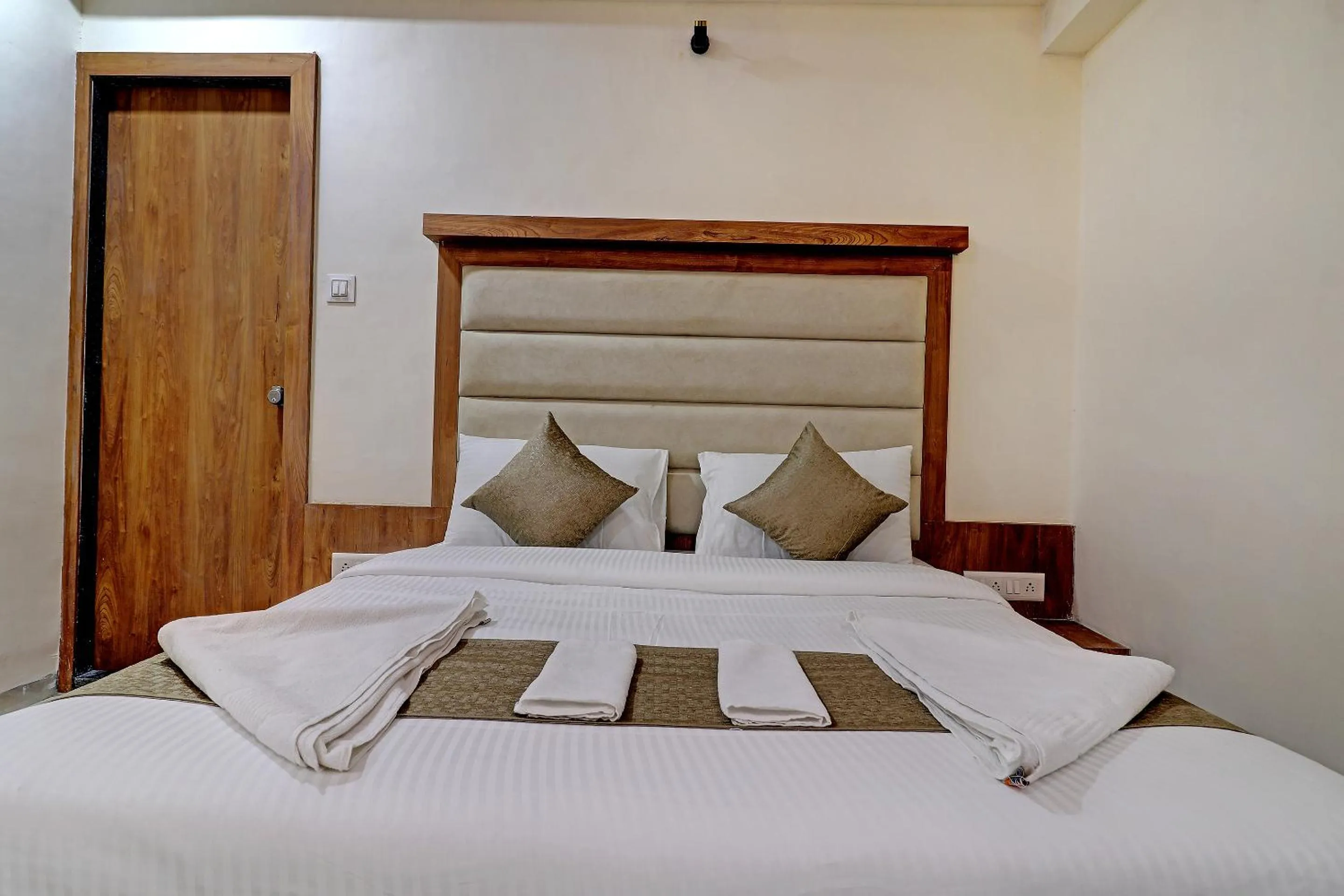 Bed in Sun Inn Residency Rabale