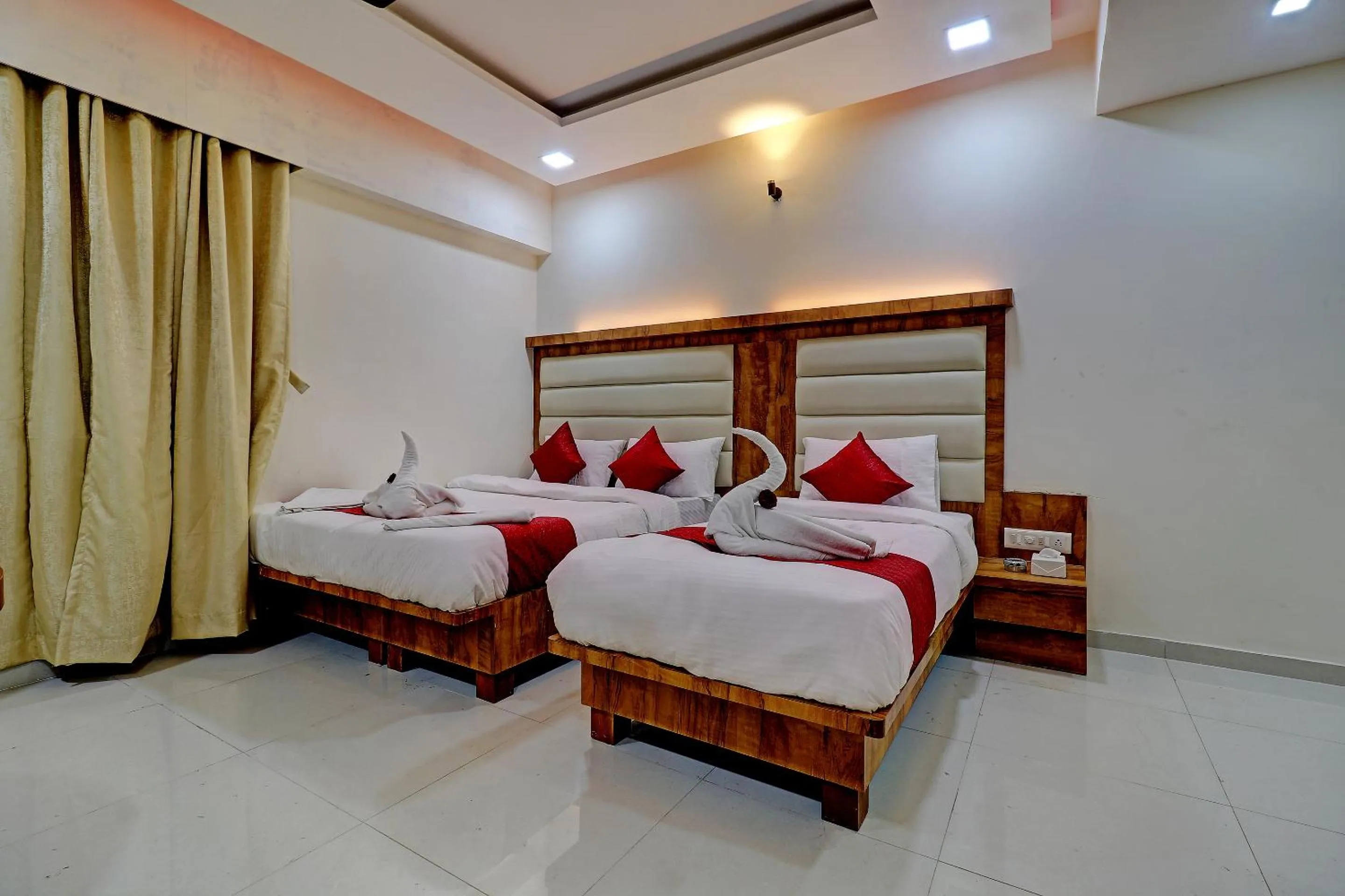 Bed in Sun Inn Residency Rabale