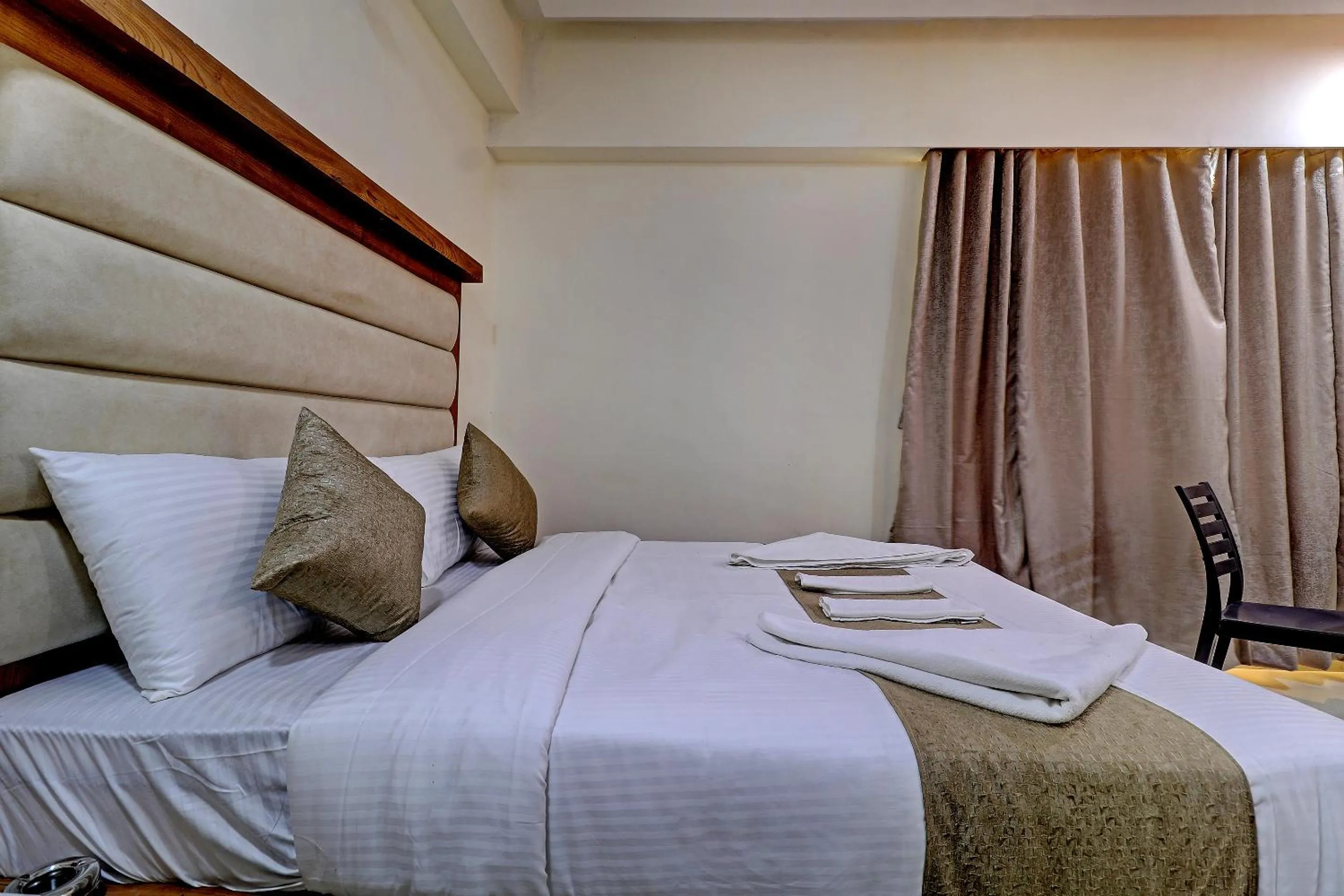 Bed in Sun Inn Residency Rabale