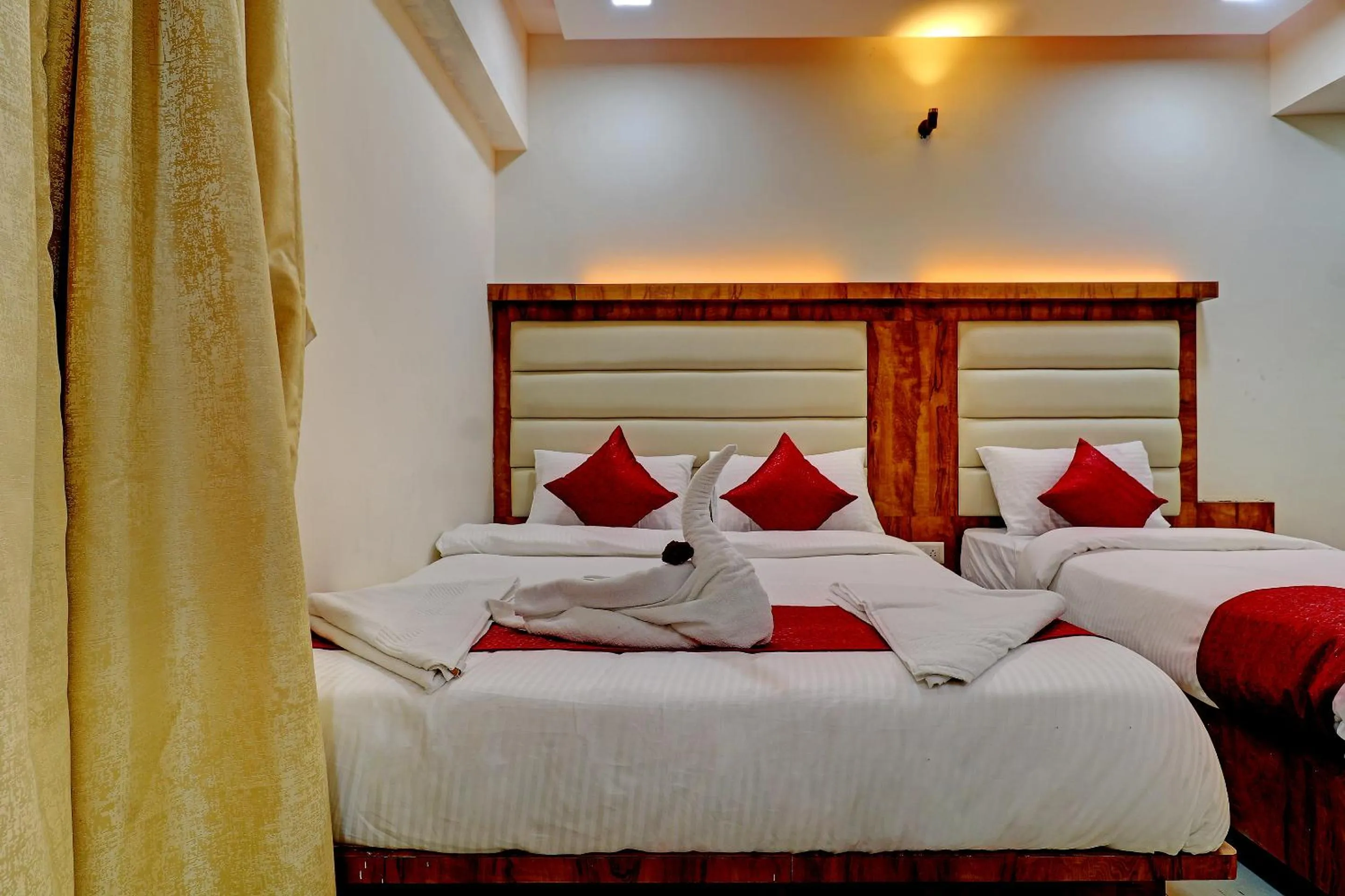 Bed in Sun Inn Residency Rabale