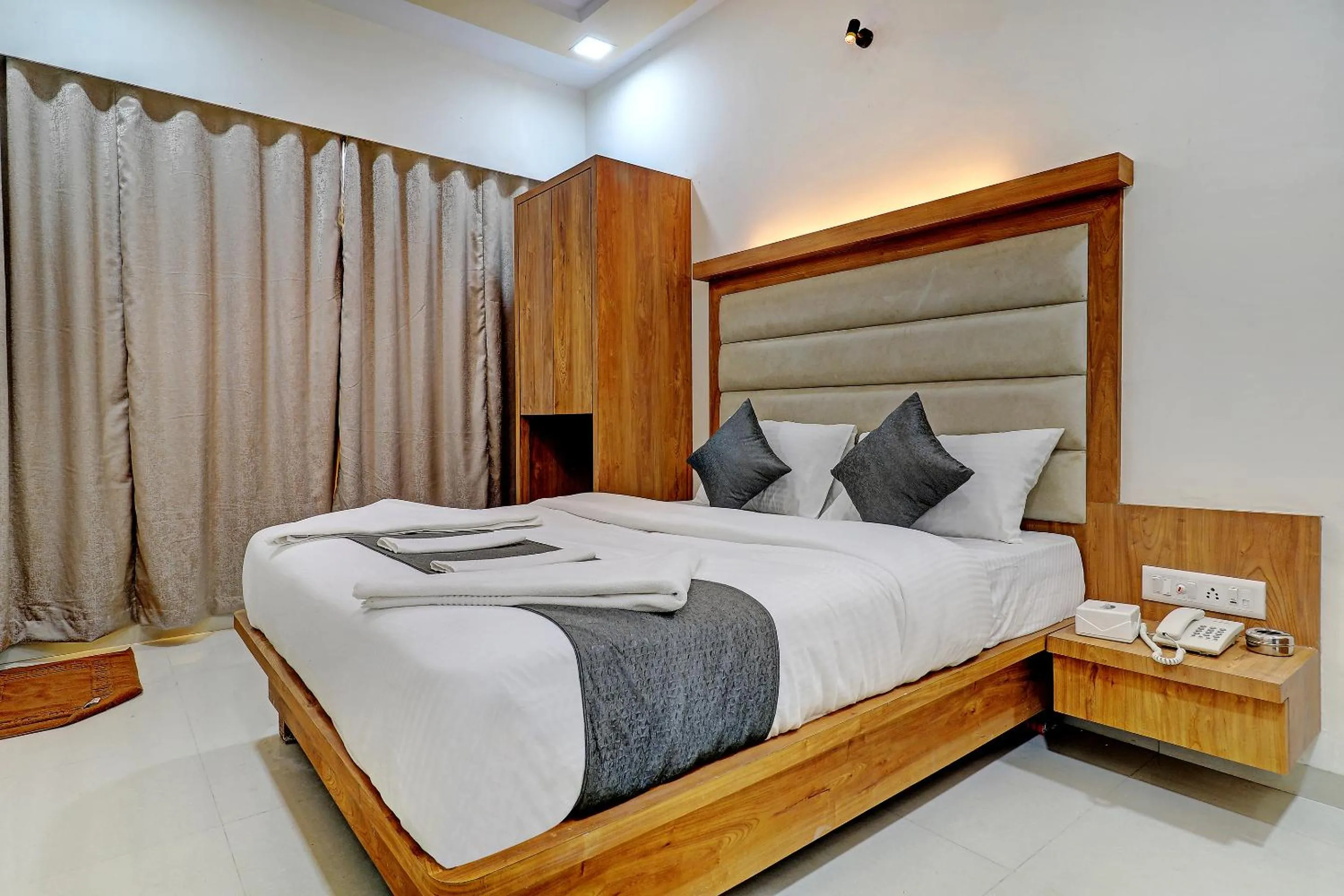 Bed in Sun Inn Residency Rabale