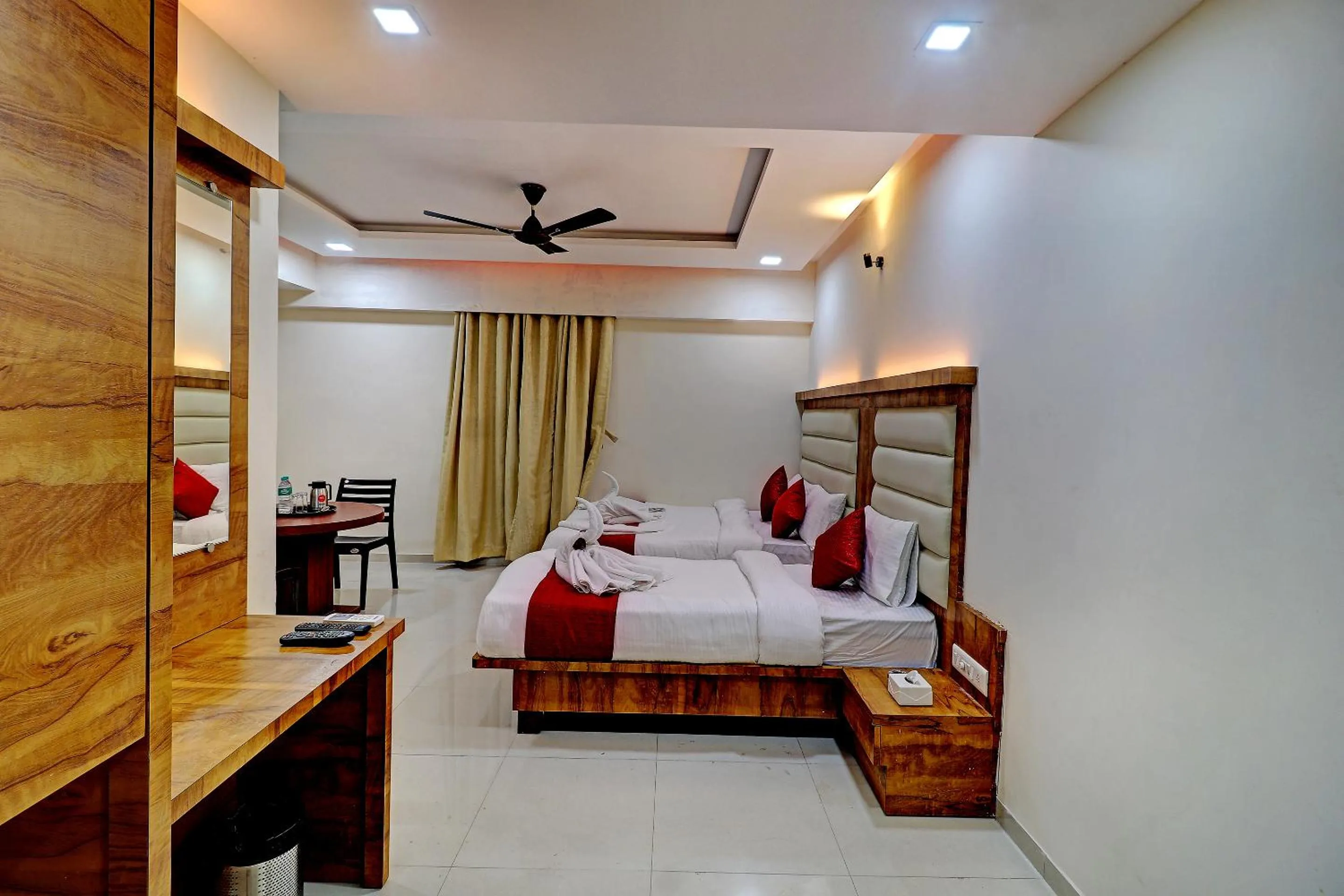 Bed in Sun Inn Residency Rabale