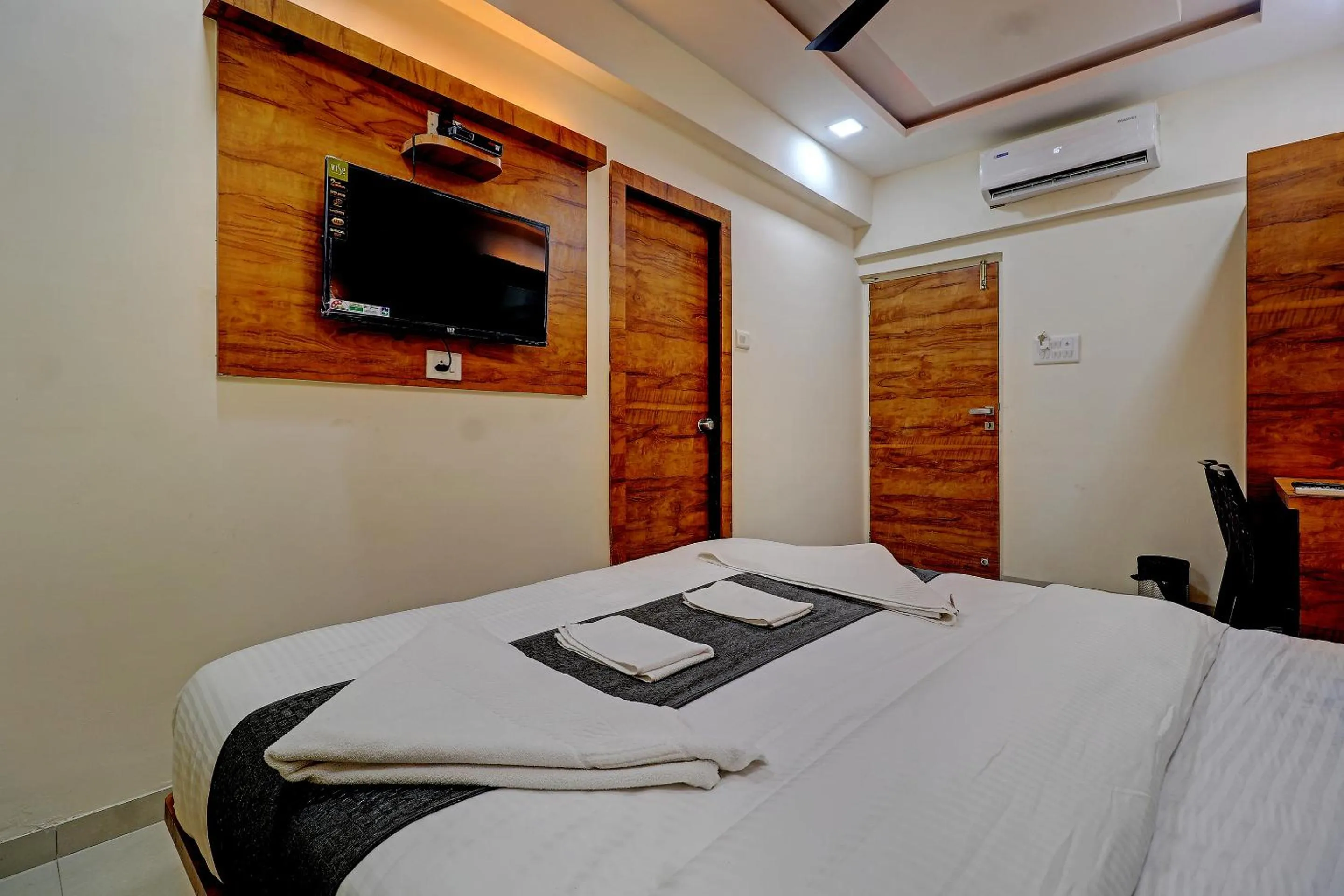 Bed in Sun Inn Residency Rabale