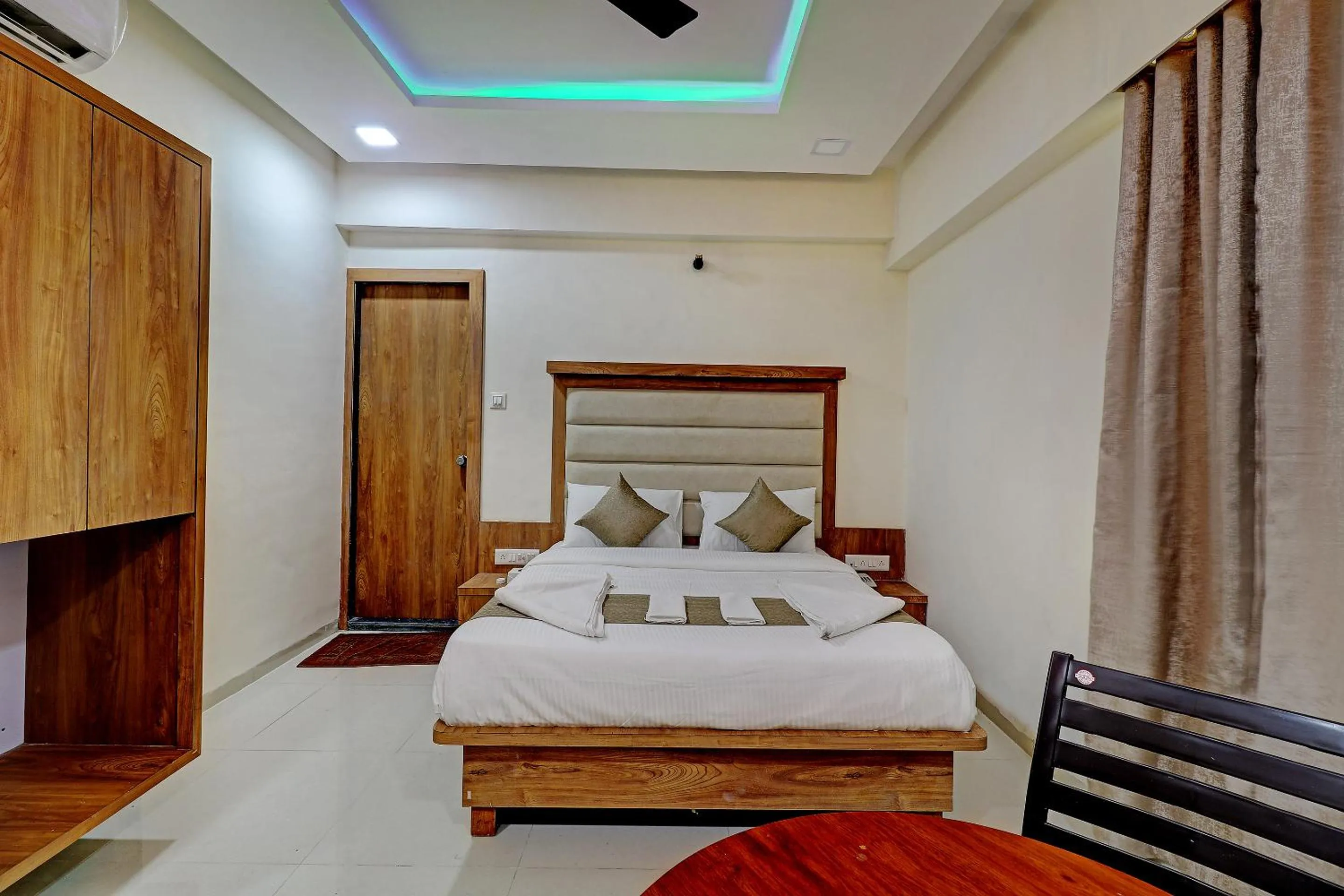 Bed in Sun Inn Residency Rabale