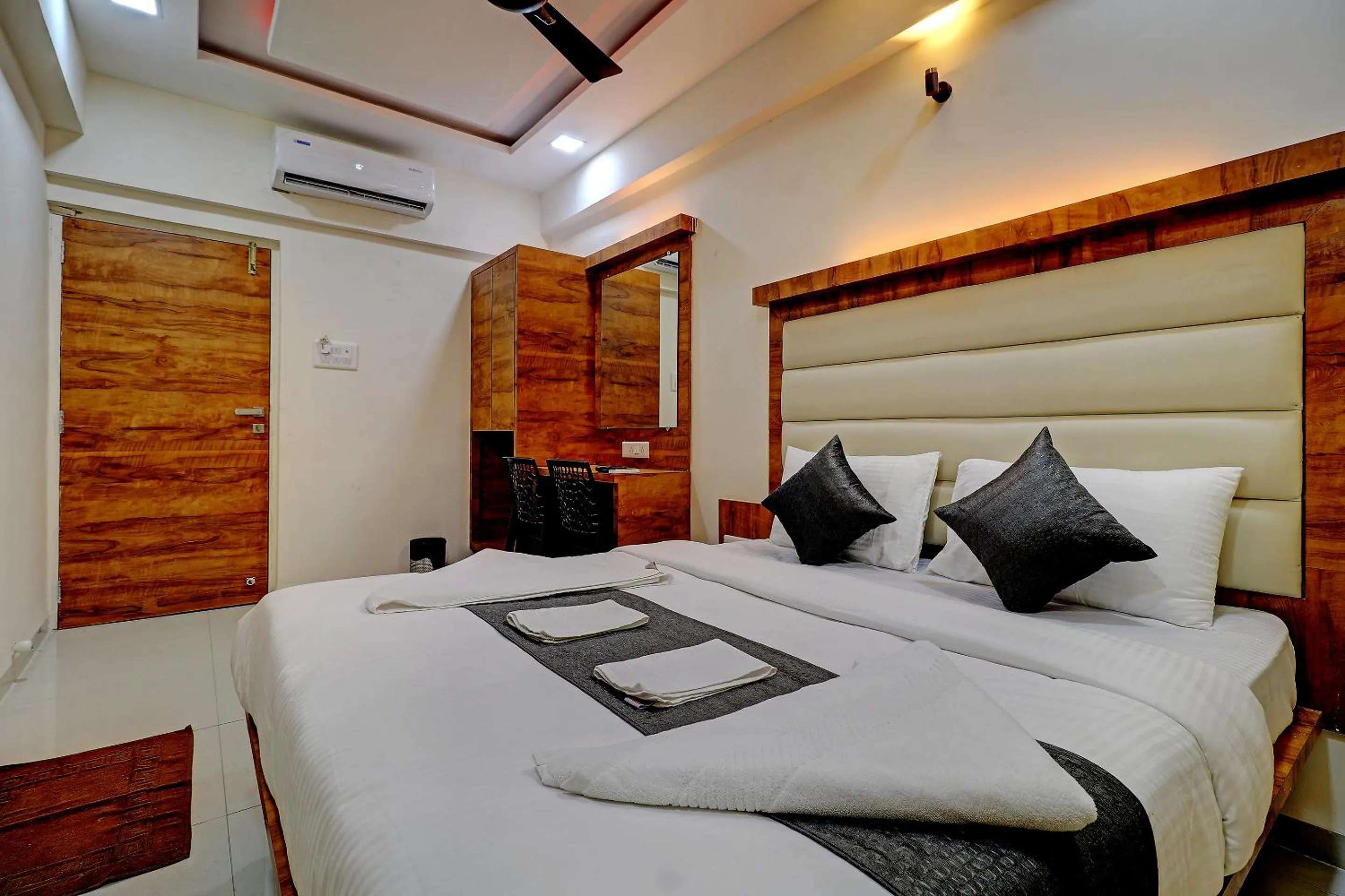 Bed in Sun Inn Residency Rabale