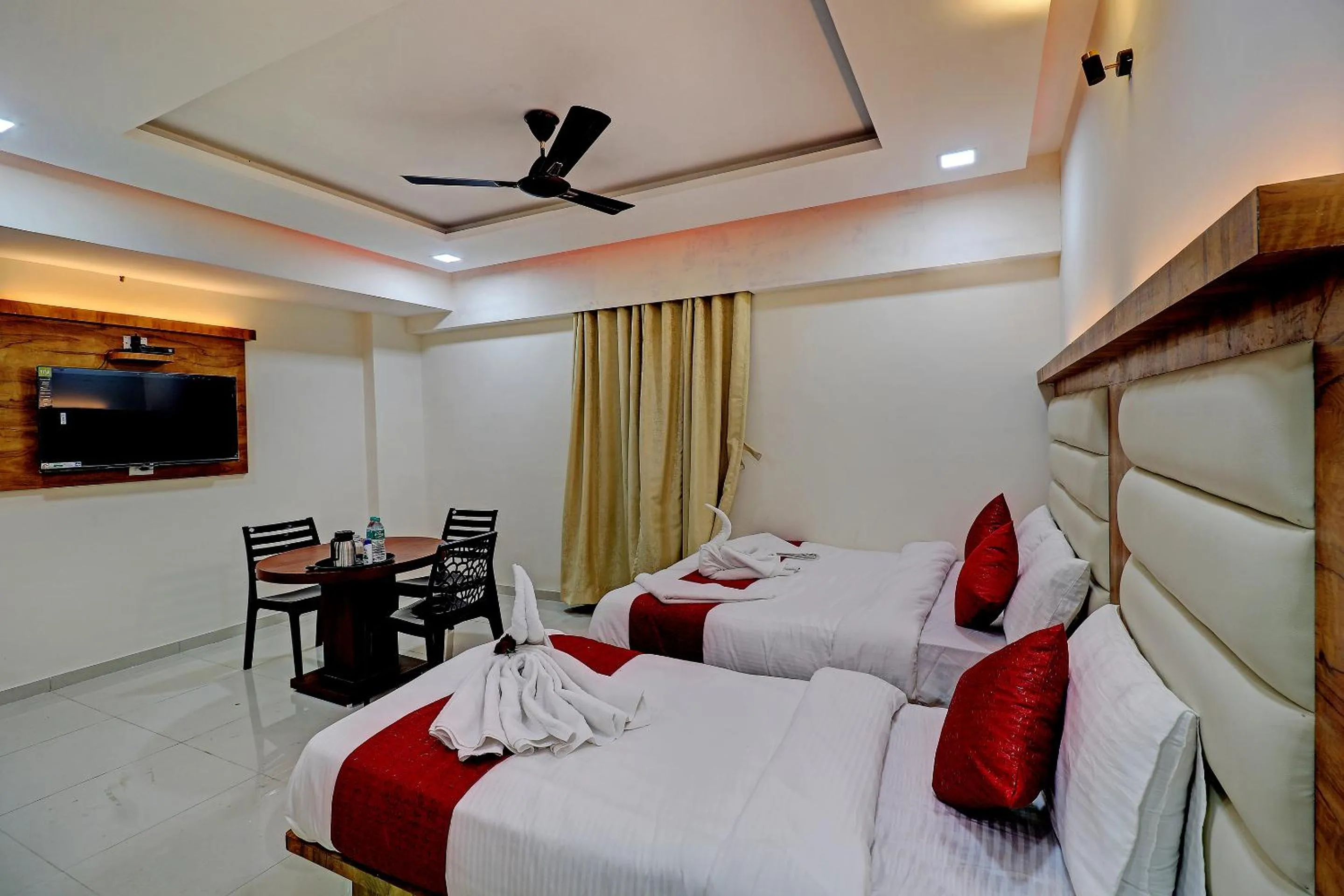 Bed in Sun Inn Residency Rabale