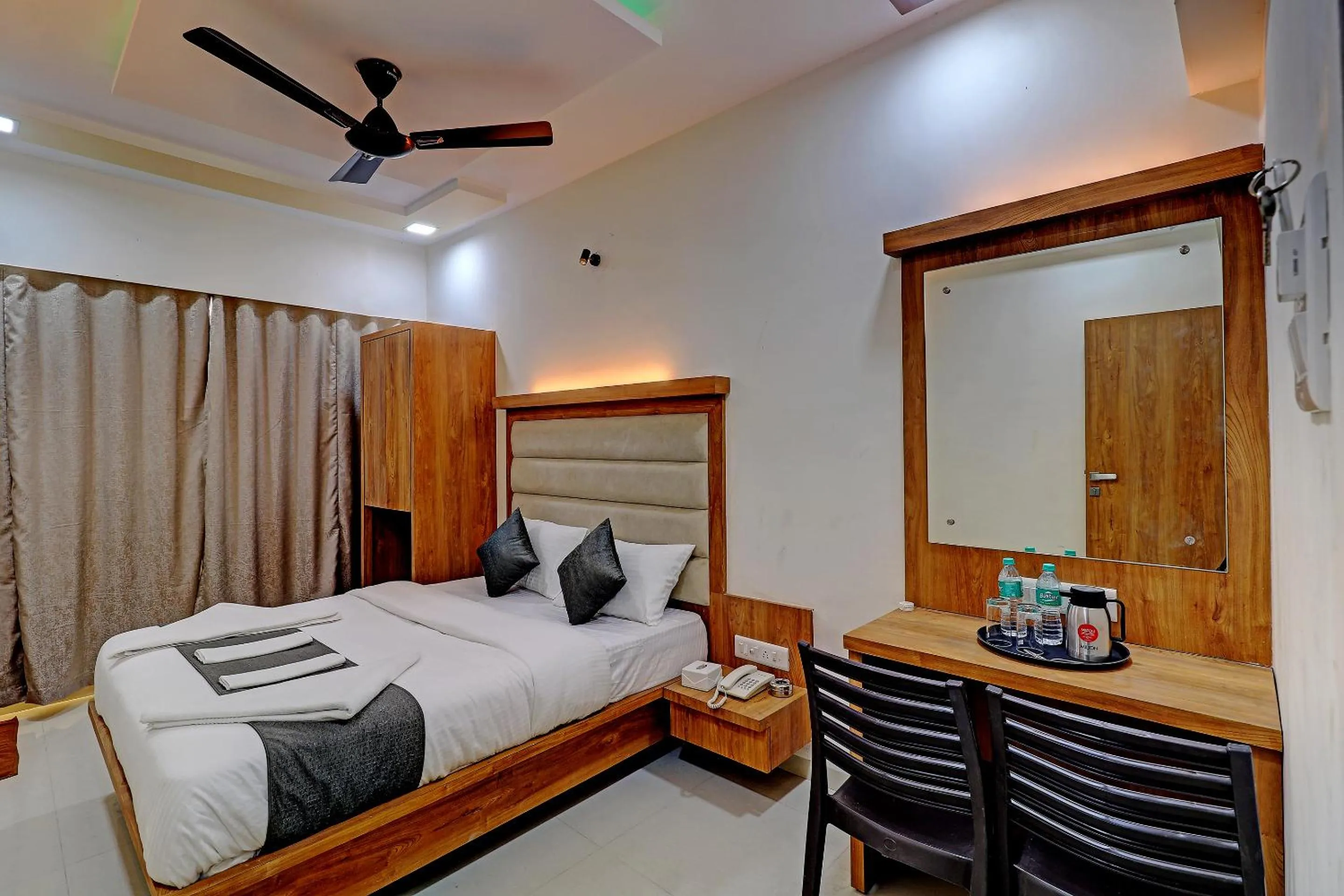 Bed in Sun Inn Residency Rabale