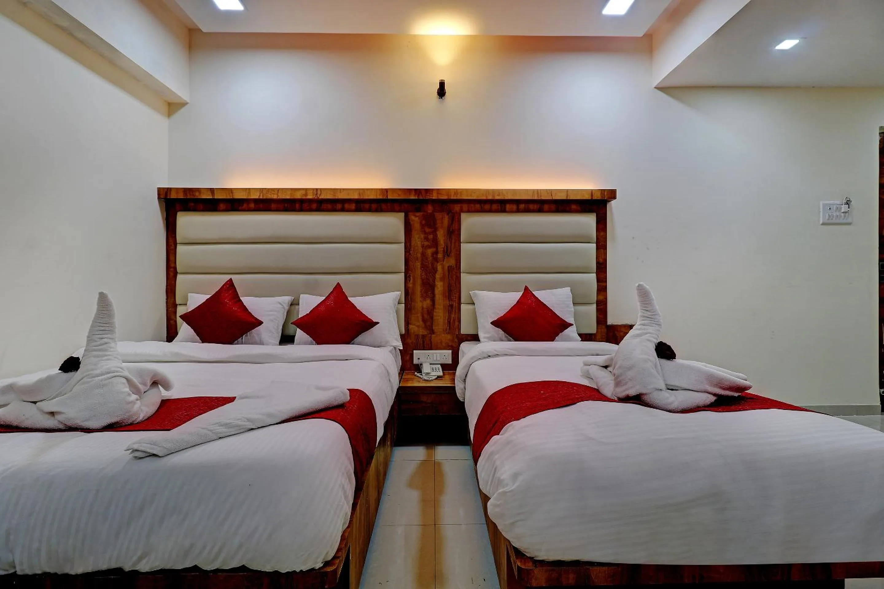 Bed in Sun Inn Residency Rabale