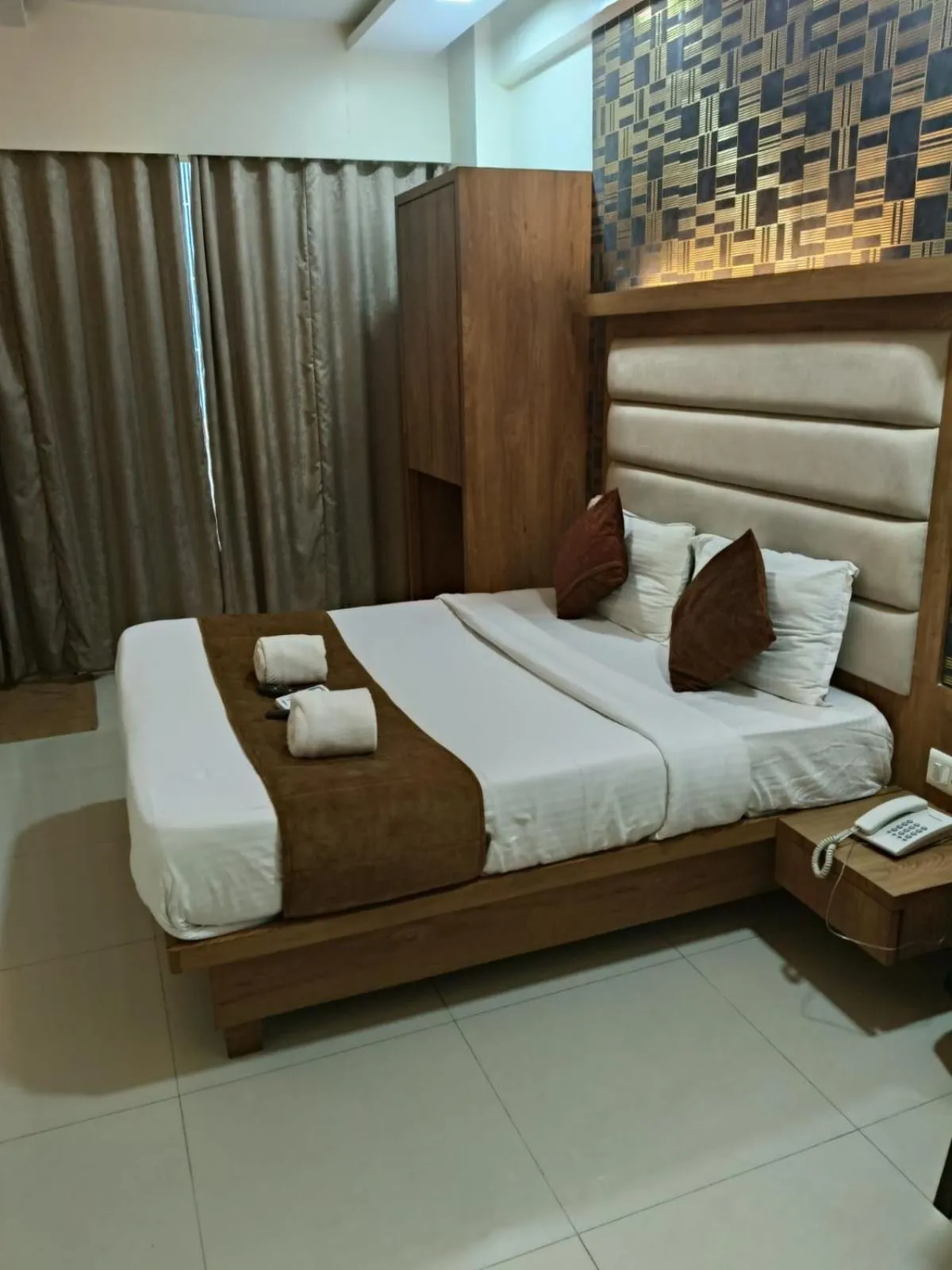 Bed in Sun Inn Residency Rabale