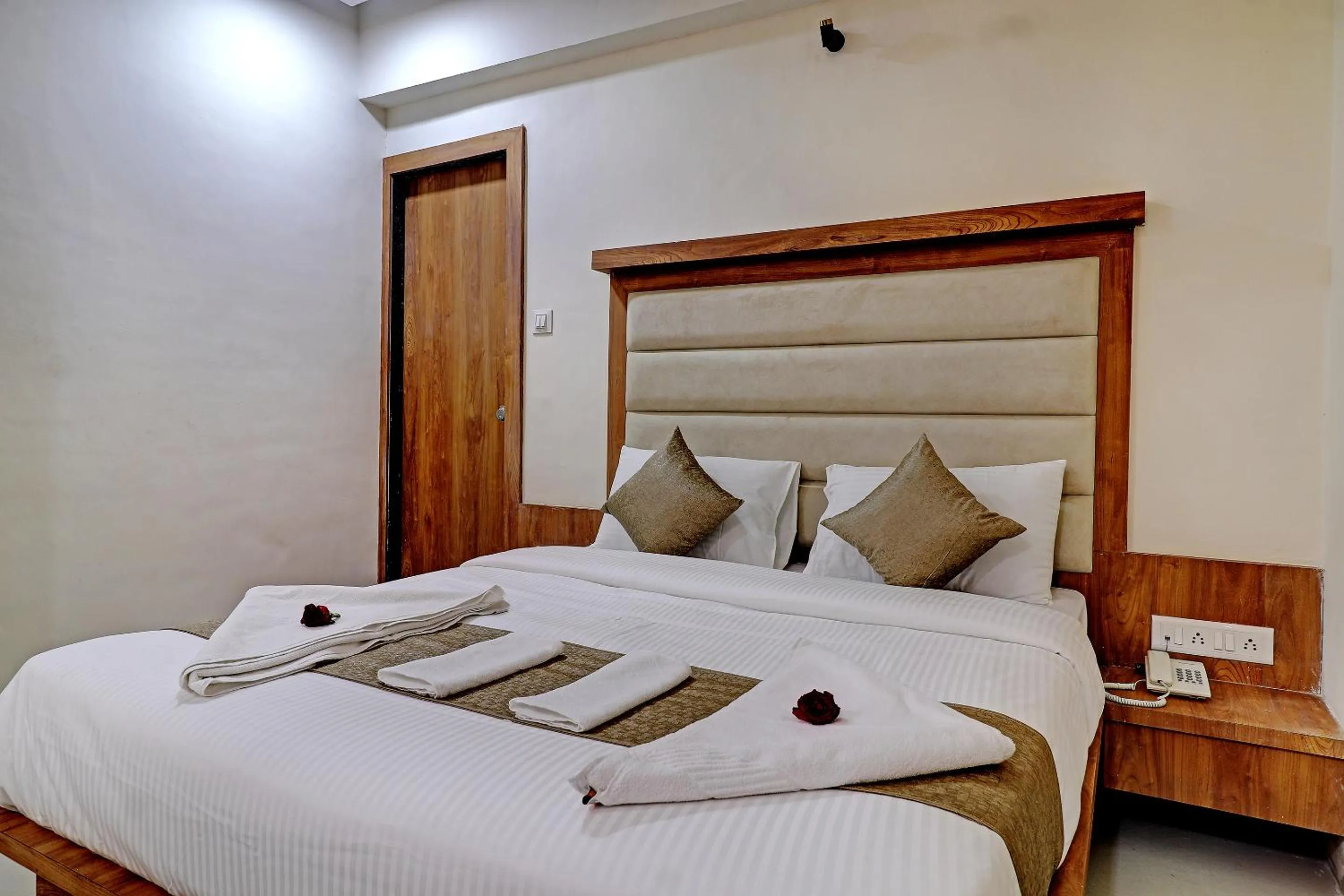 Bed in Sun Inn Residency Rabale