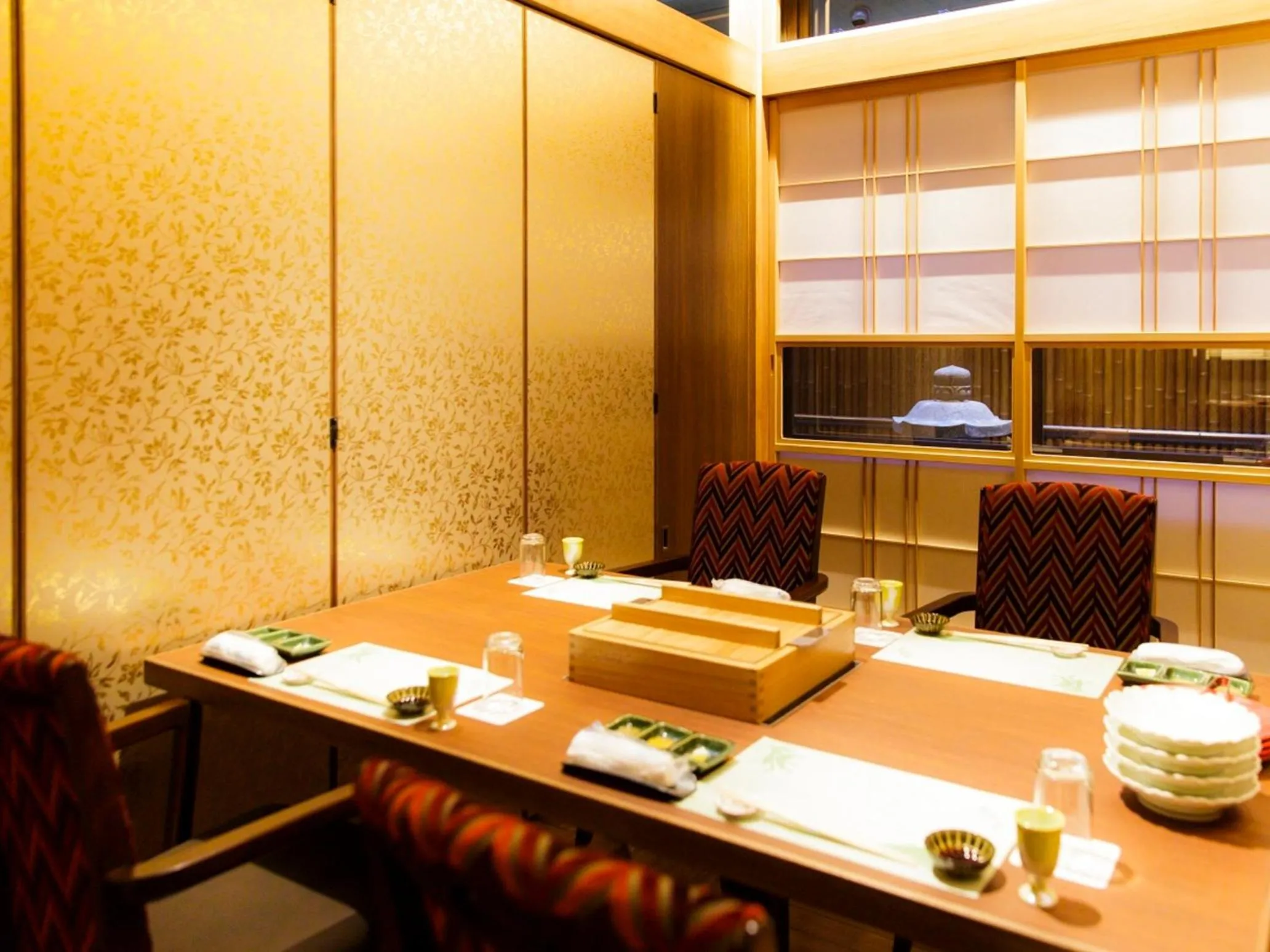 Restaurant/places to eat in Kaneyamaen