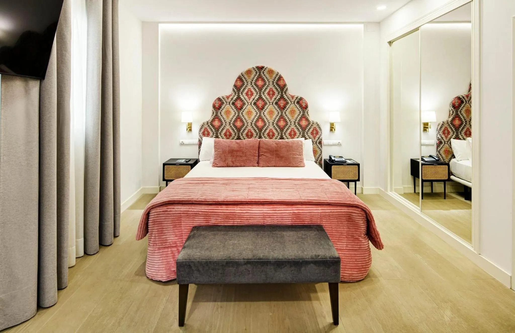 Photo of the whole room, Bed in Sercotel Las Casas de los Mercaderes