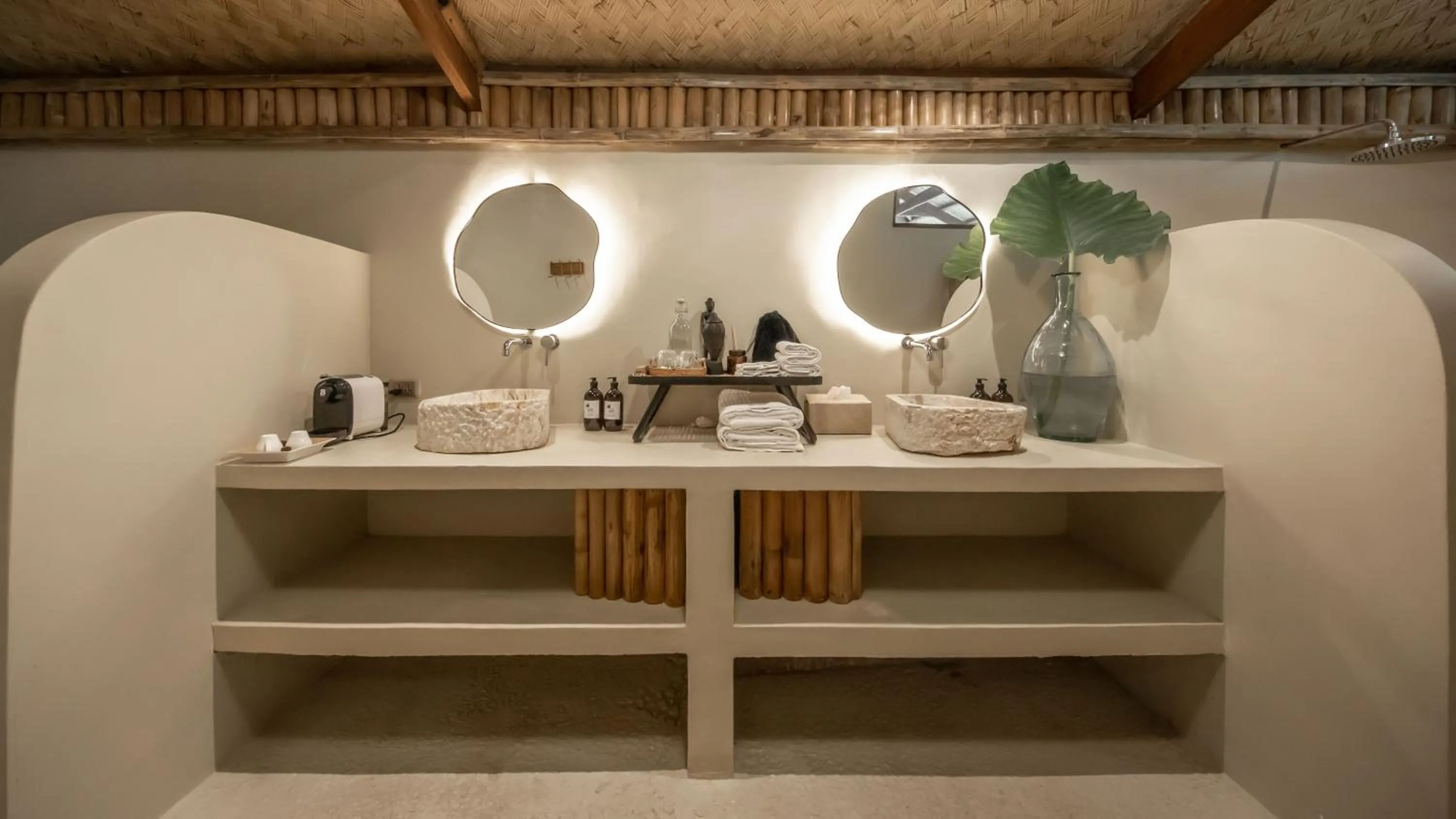 Coffee/tea facilities in The Beach House Ocam Ocam