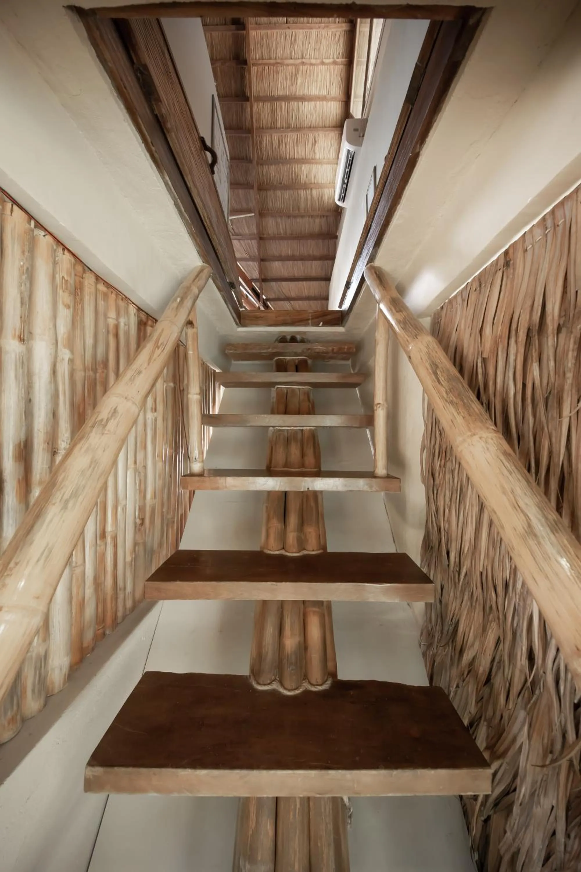 Facade/entrance in The Beach House Ocam Ocam