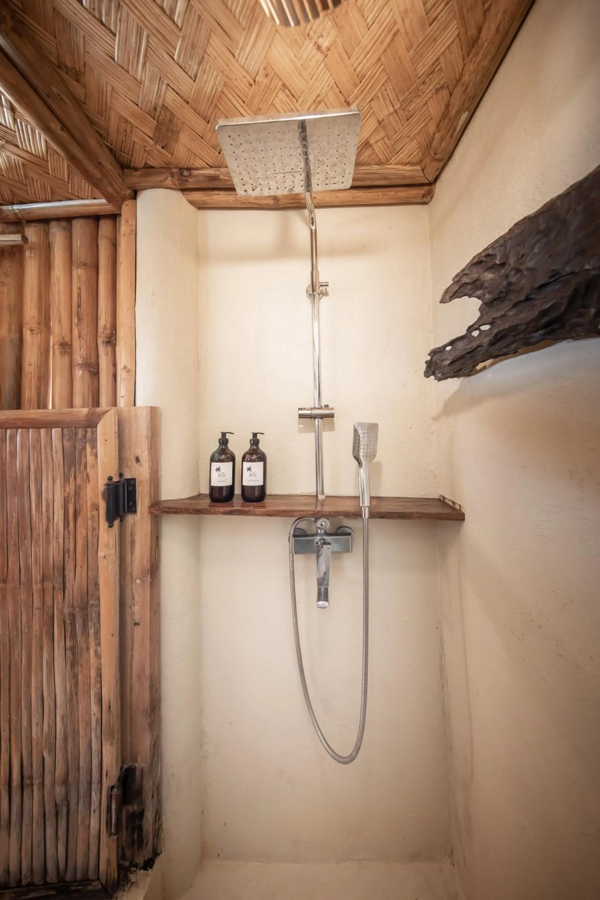 Bathroom in The Beach House Ocam Ocam