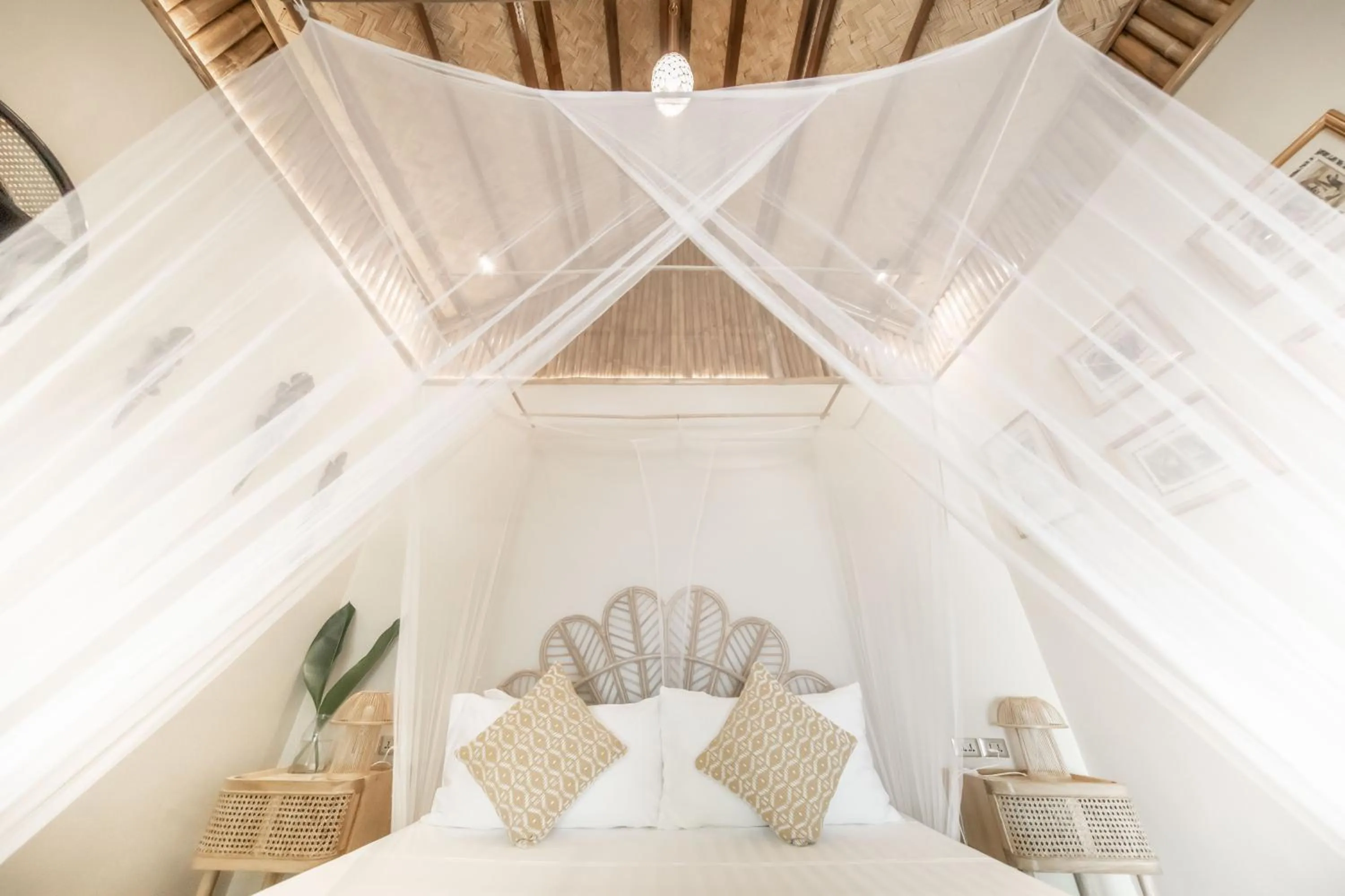 Bed in The Beach House Ocam Ocam