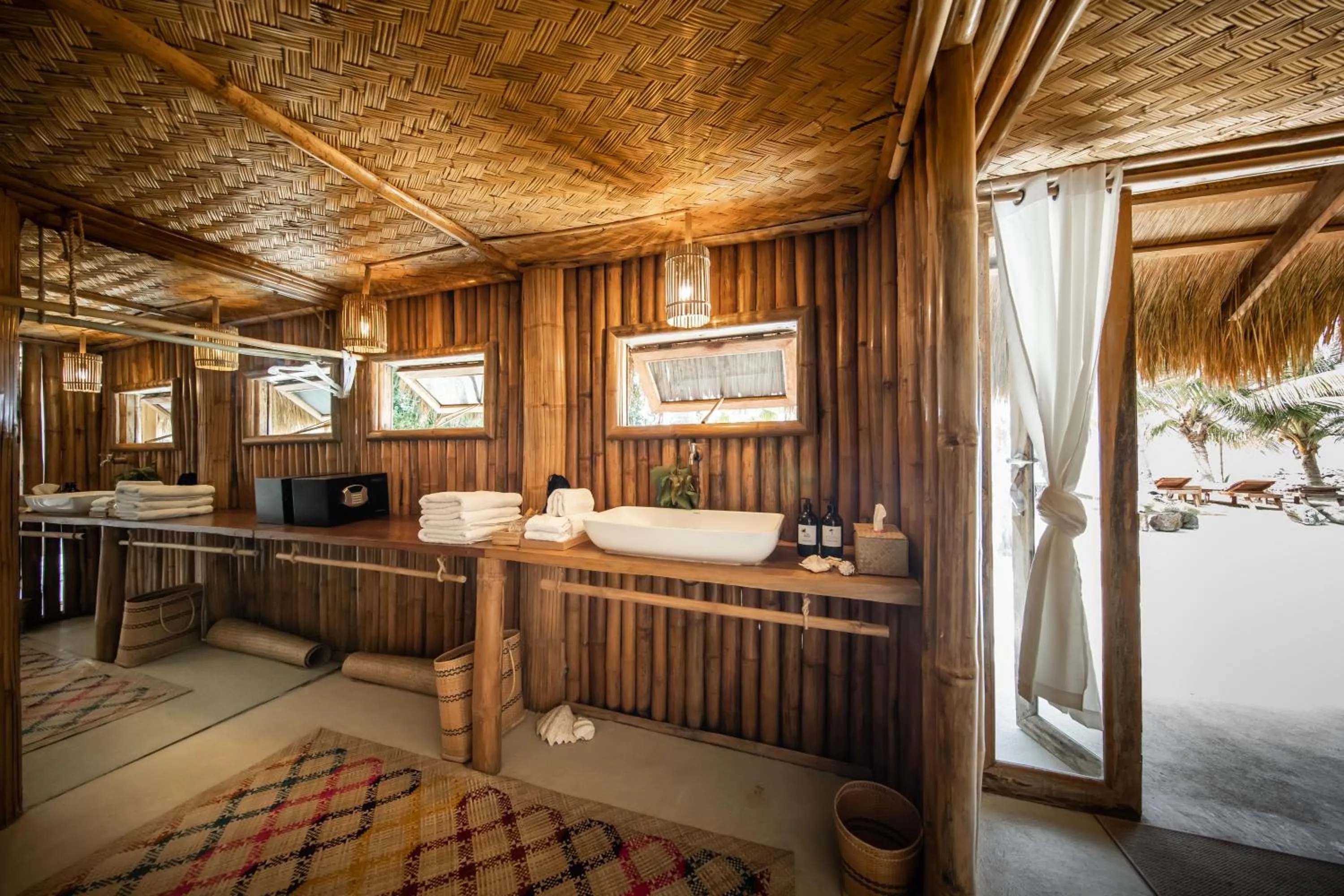 Bath, Bed in The Beach House Ocam Ocam