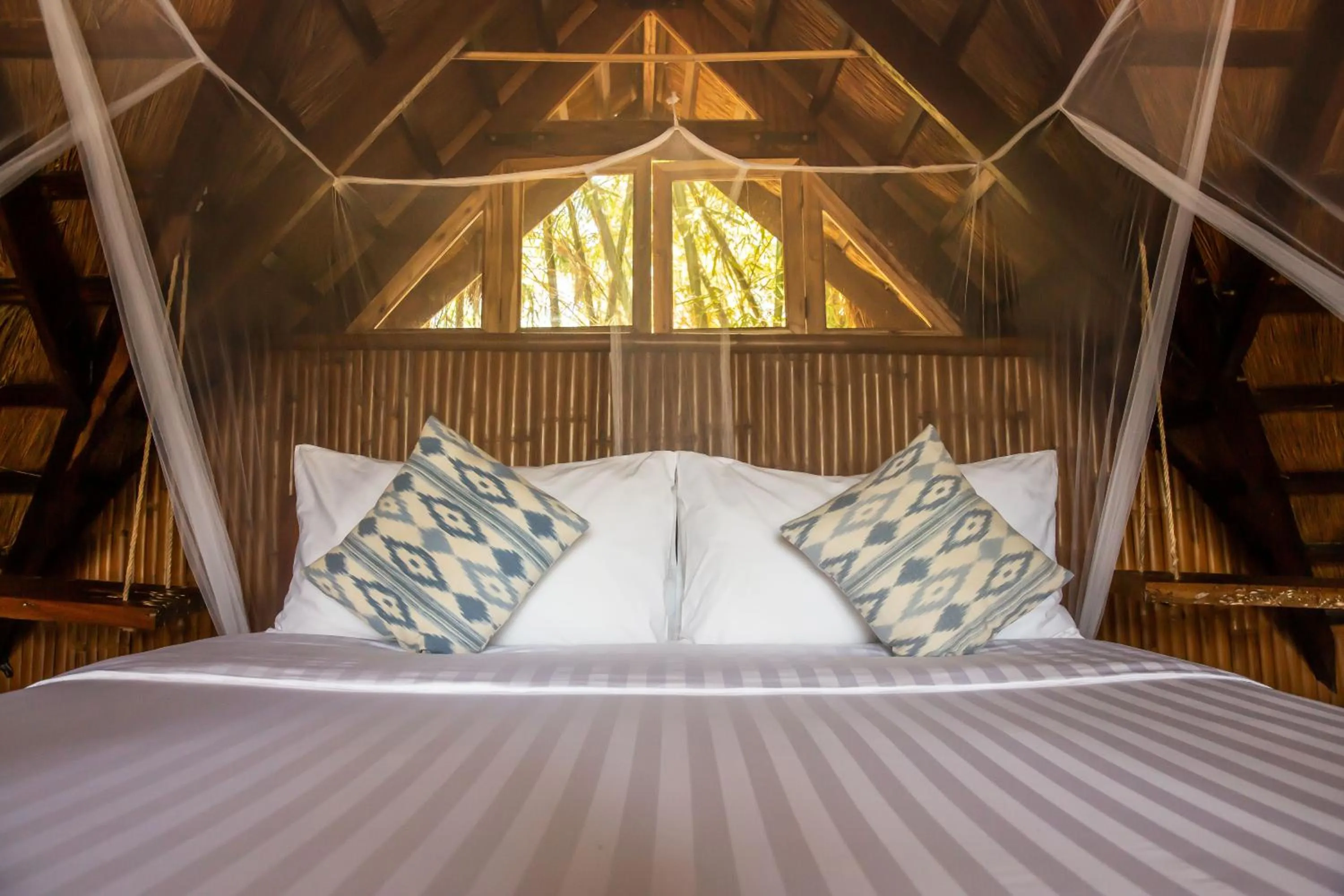 Bed in The Beach House Ocam Ocam