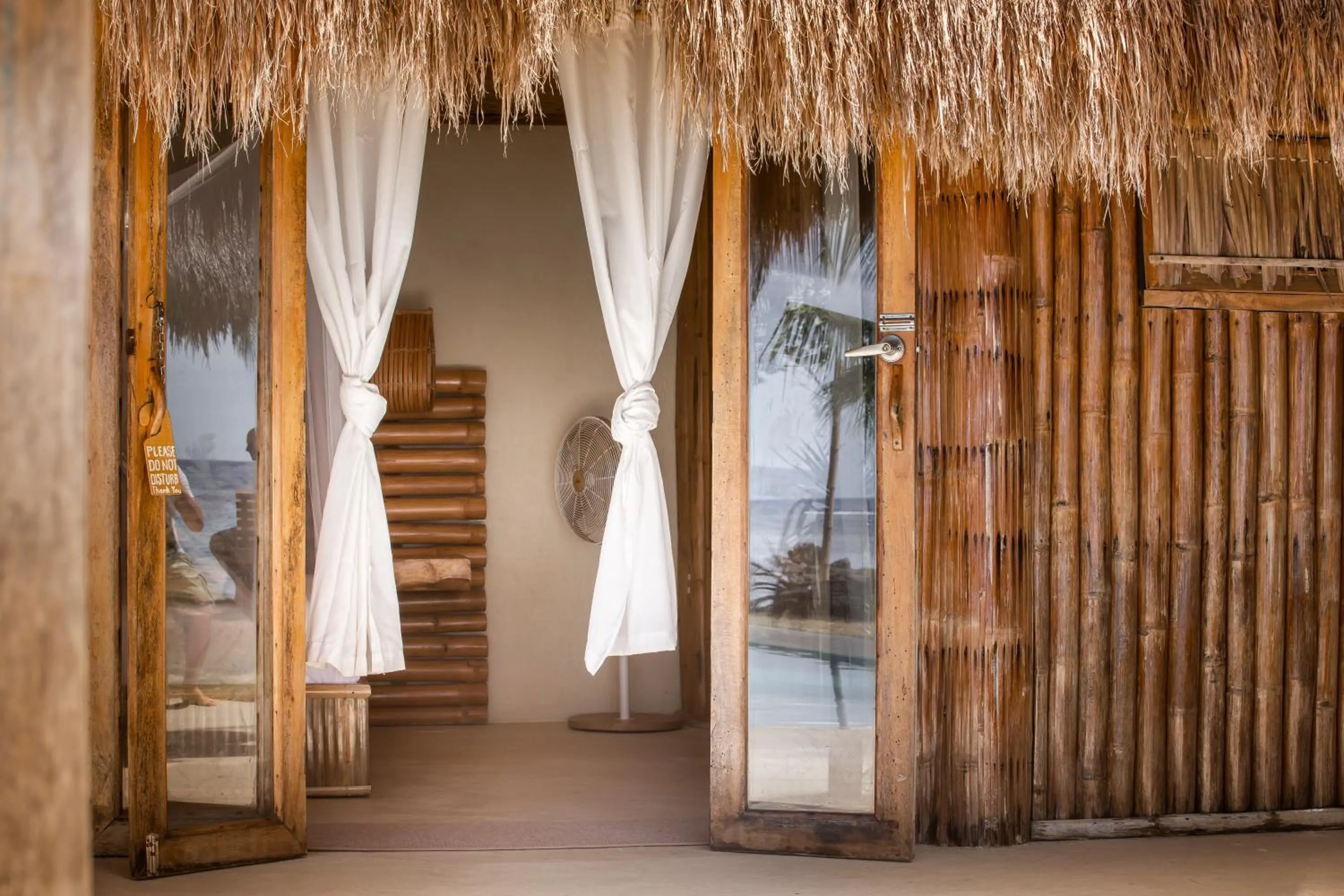 Facade/entrance in The Beach House Ocam Ocam