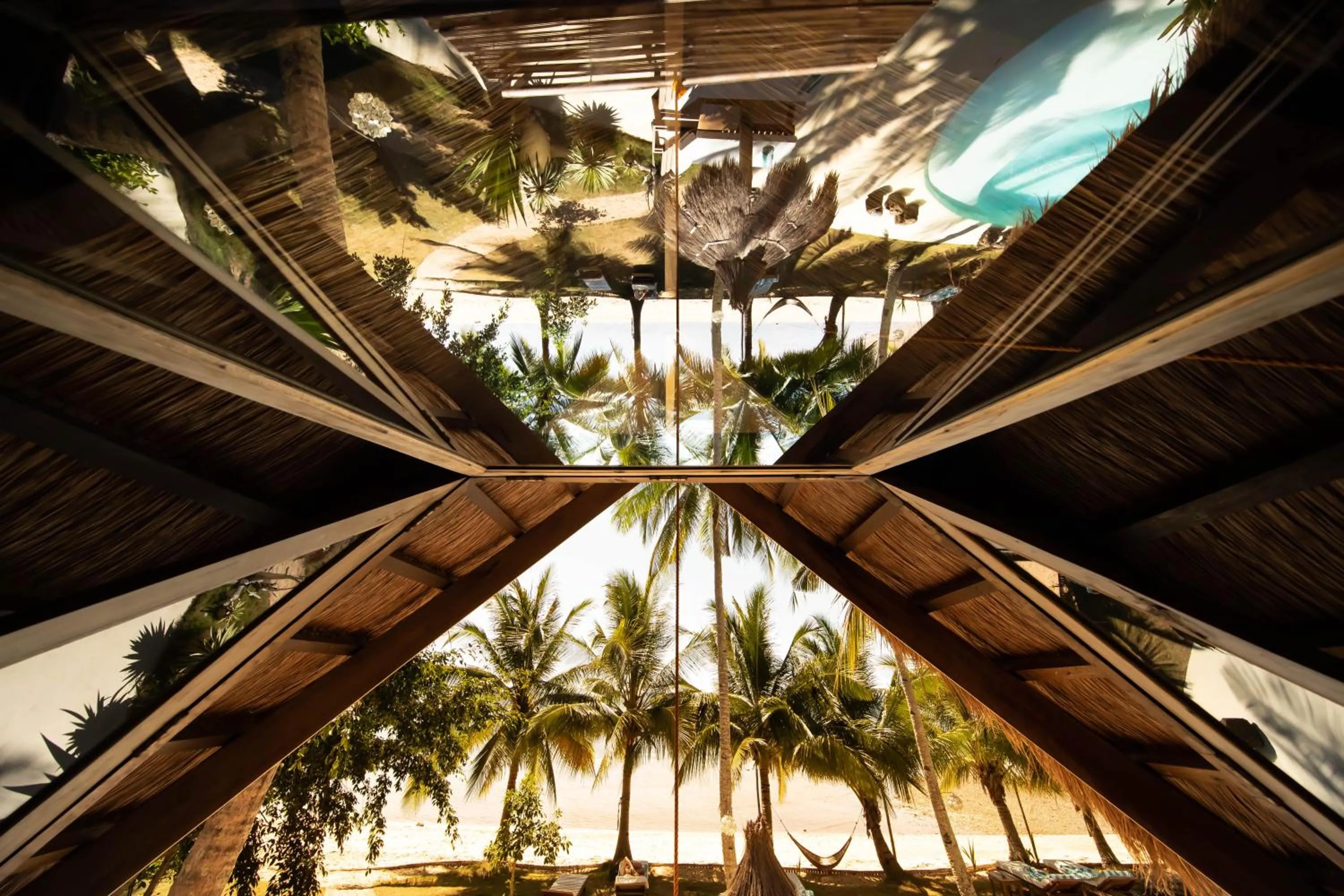 Pool view in The Beach House Ocam Ocam