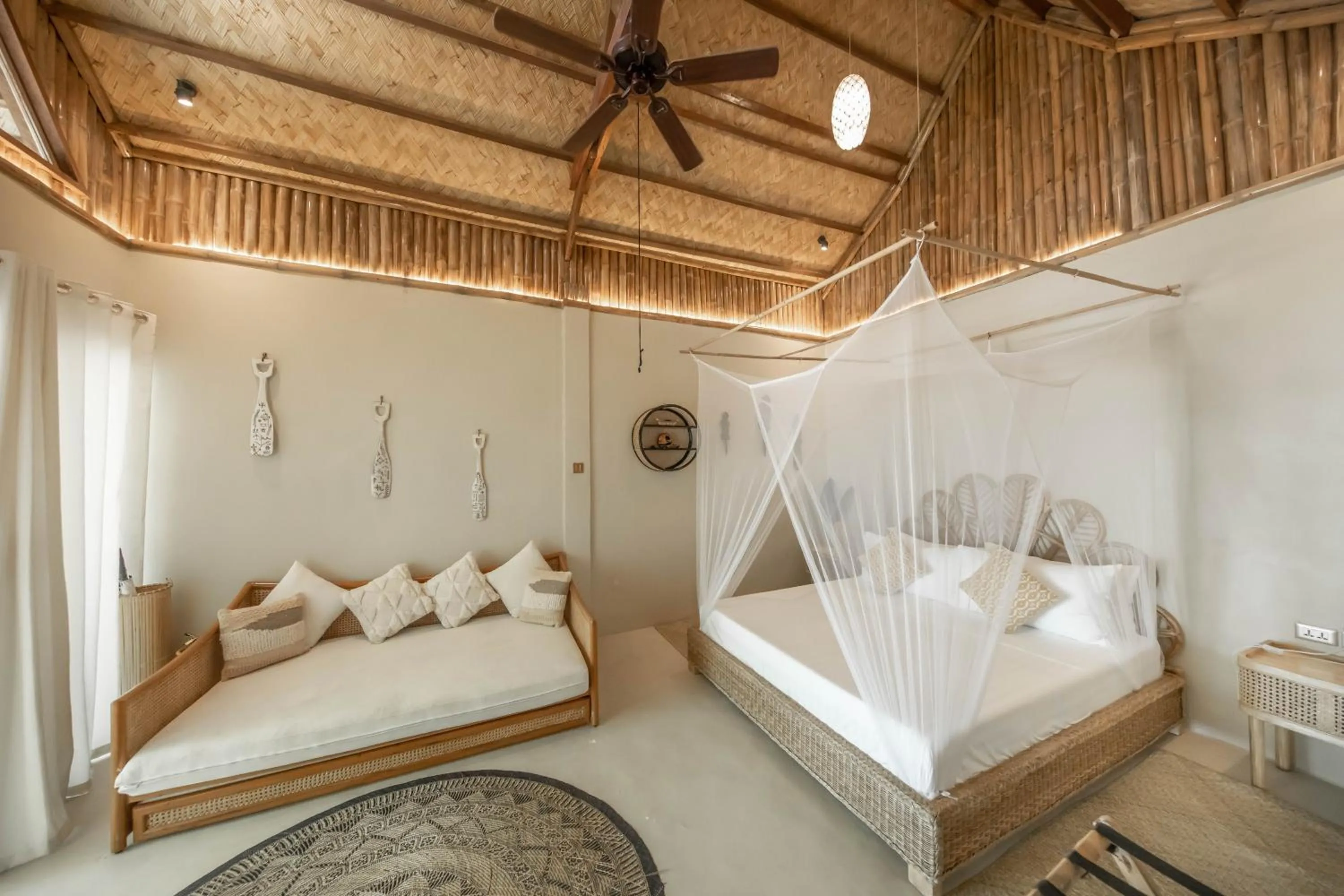 Photo of the whole room, Bed in The Beach House Ocam Ocam