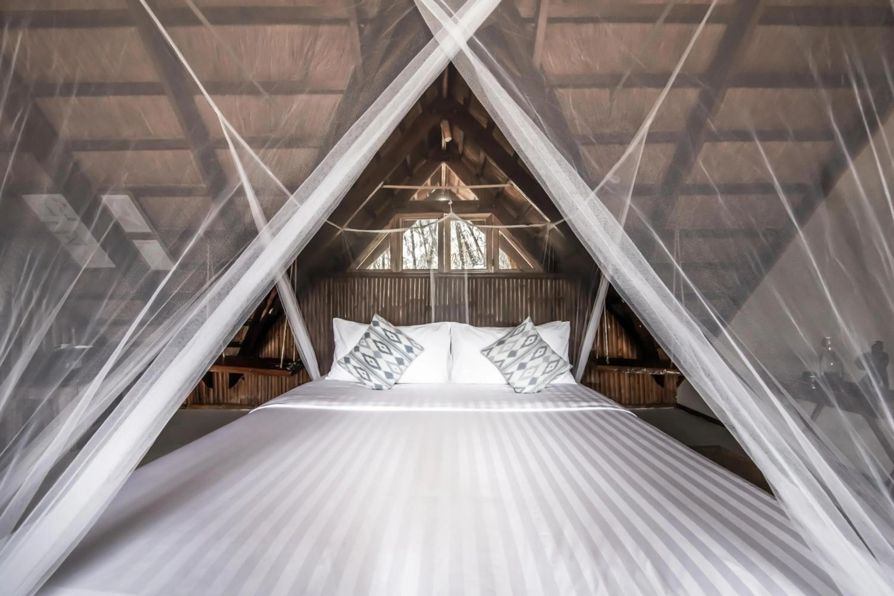 Bed in The Beach House Ocam Ocam