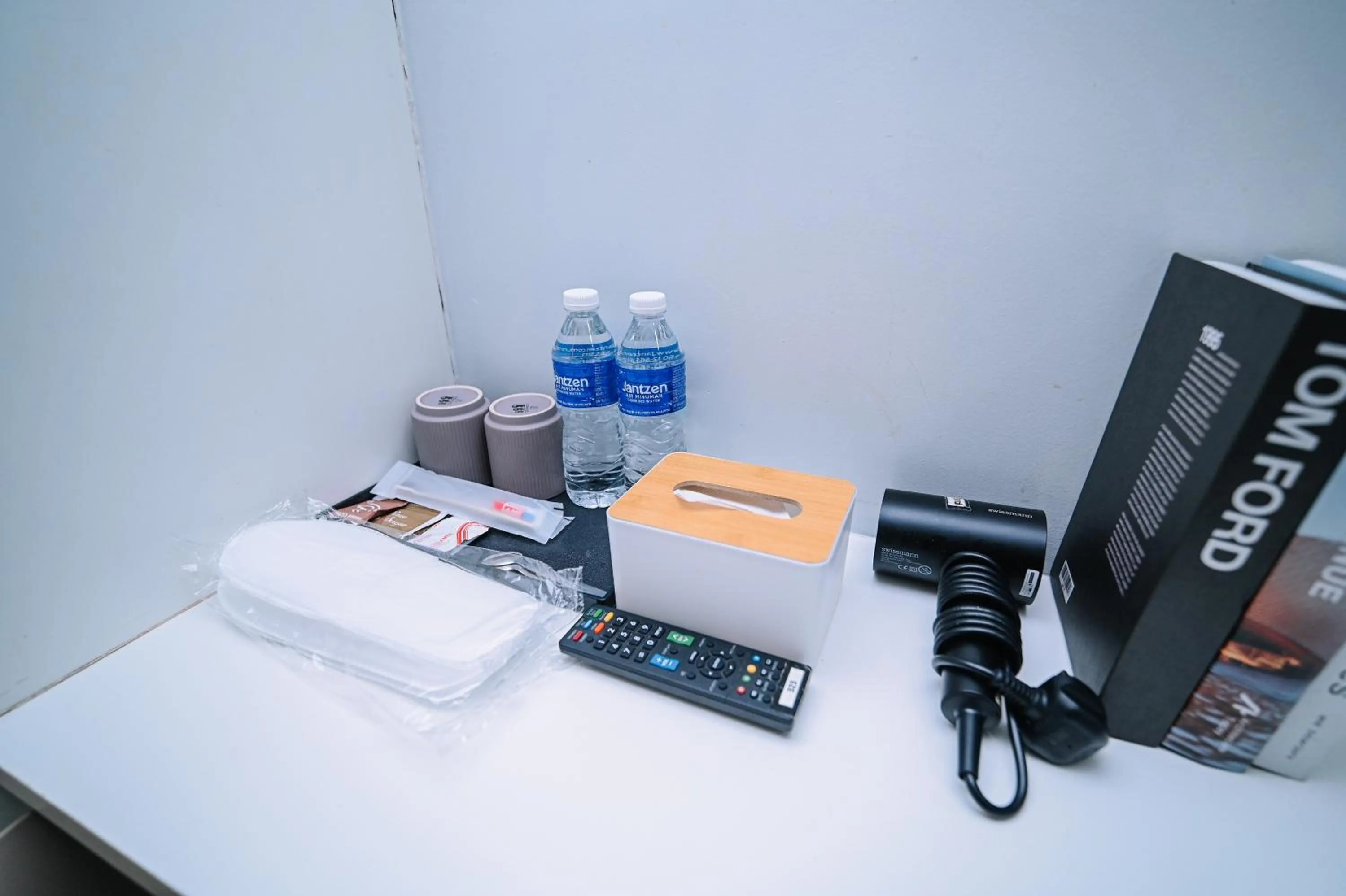 Swing & Pillows - PJ SS2