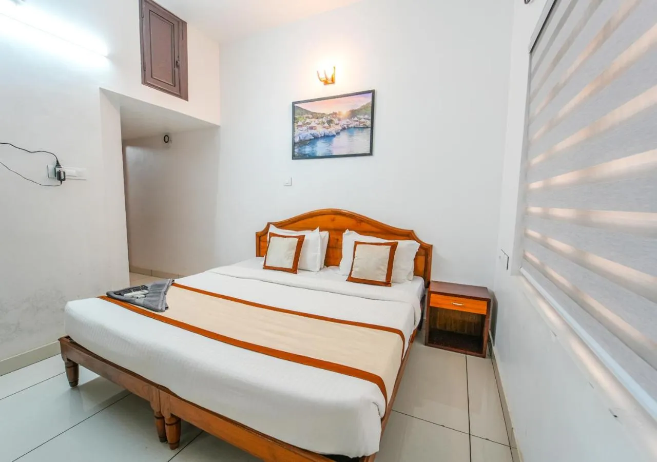 Photo of the whole room, Bed in Pop Tavern Private Pool Villa Kovalam by VOYE HOMES
