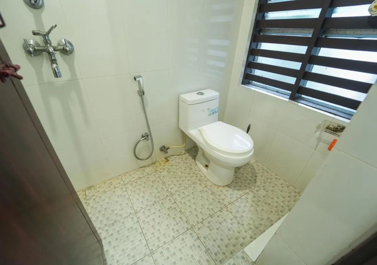 Toilet in Pop Tavern Private Pool Villa Kovalam by VOYE HOMES