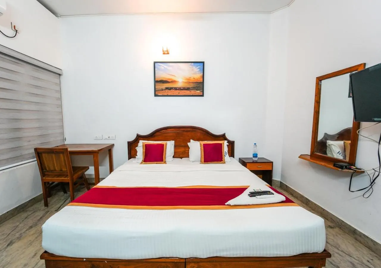 Photo of the whole room, Bed in Pop Tavern Private Pool Villa Kovalam by VOYE HOMES