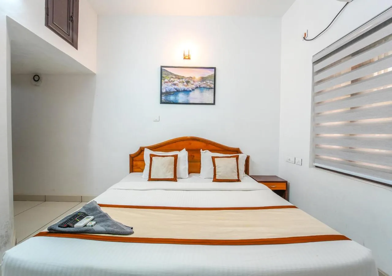 Photo of the whole room, Bed in Pop Tavern Private Pool Villa Kovalam by VOYE HOMES