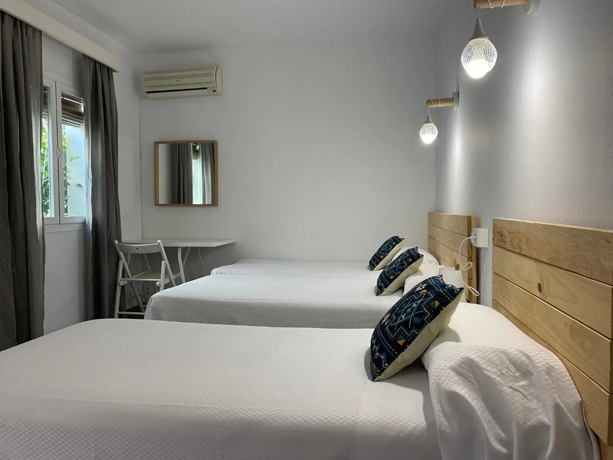 Triple Room in Hostal Paco Marbella Triple Room in Hostal Paco Marbella