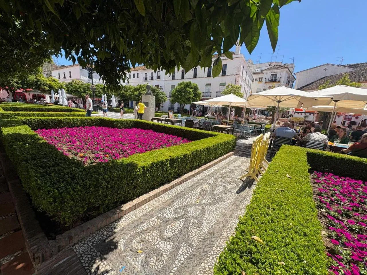 Restaurant/places to eat in Hostal Paco Marbella