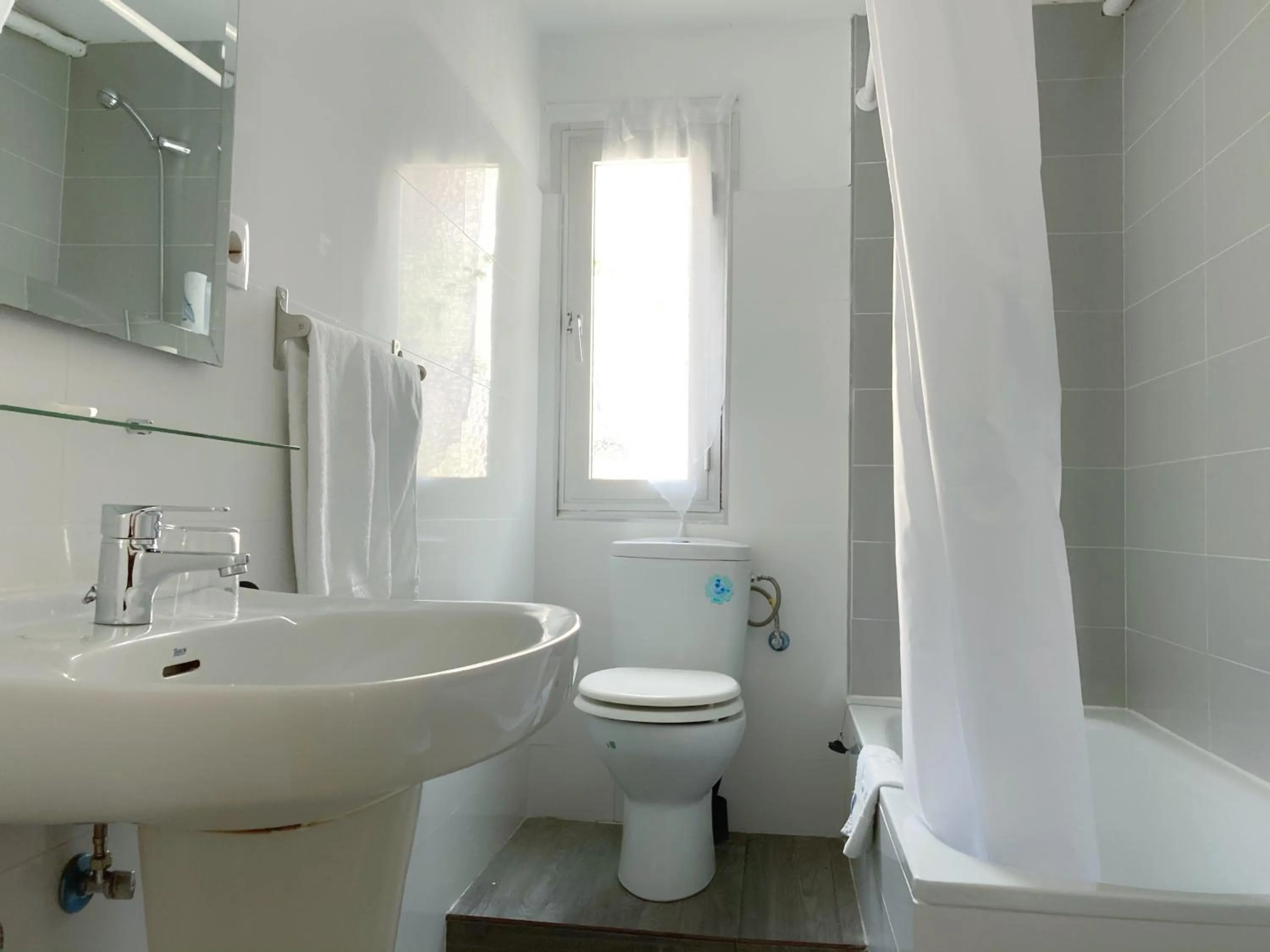 Bathroom in Hostal Paco Marbella