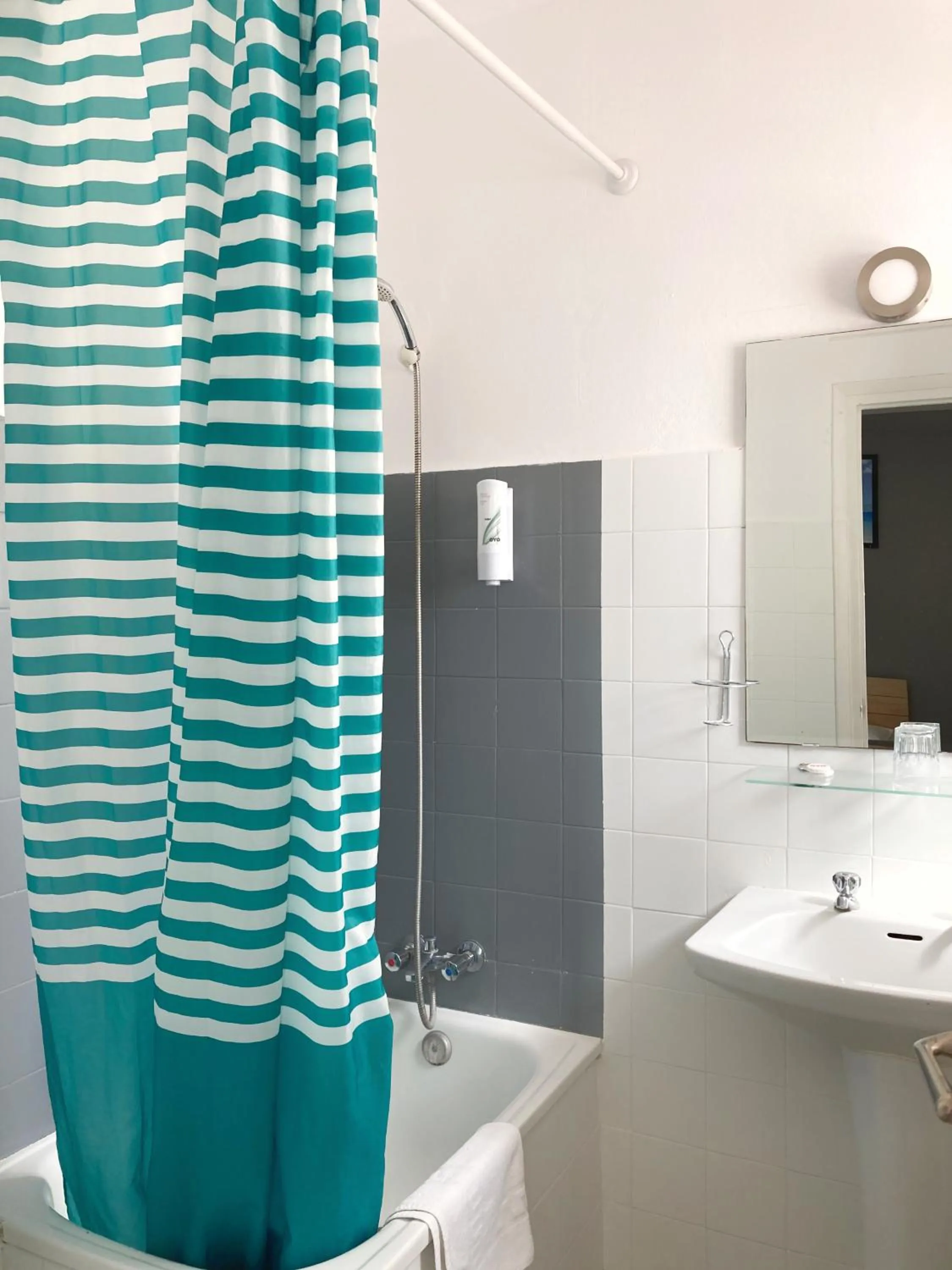 Bathroom in Hostal Paco Marbella