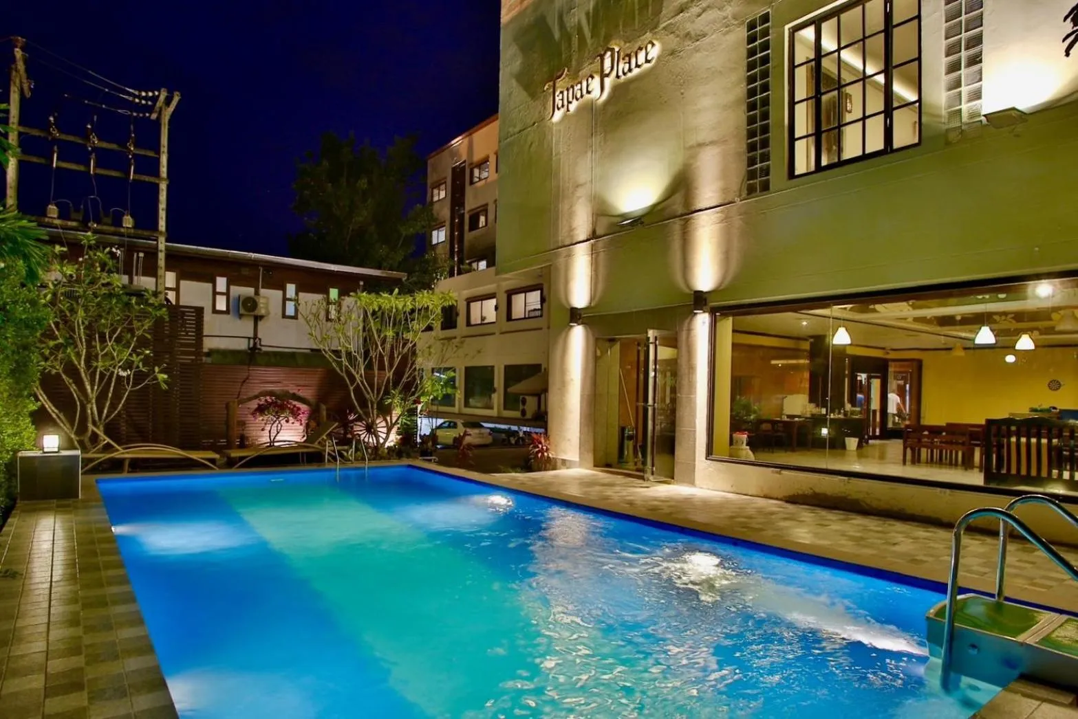 Swimming pool in Thapaeplacehotel